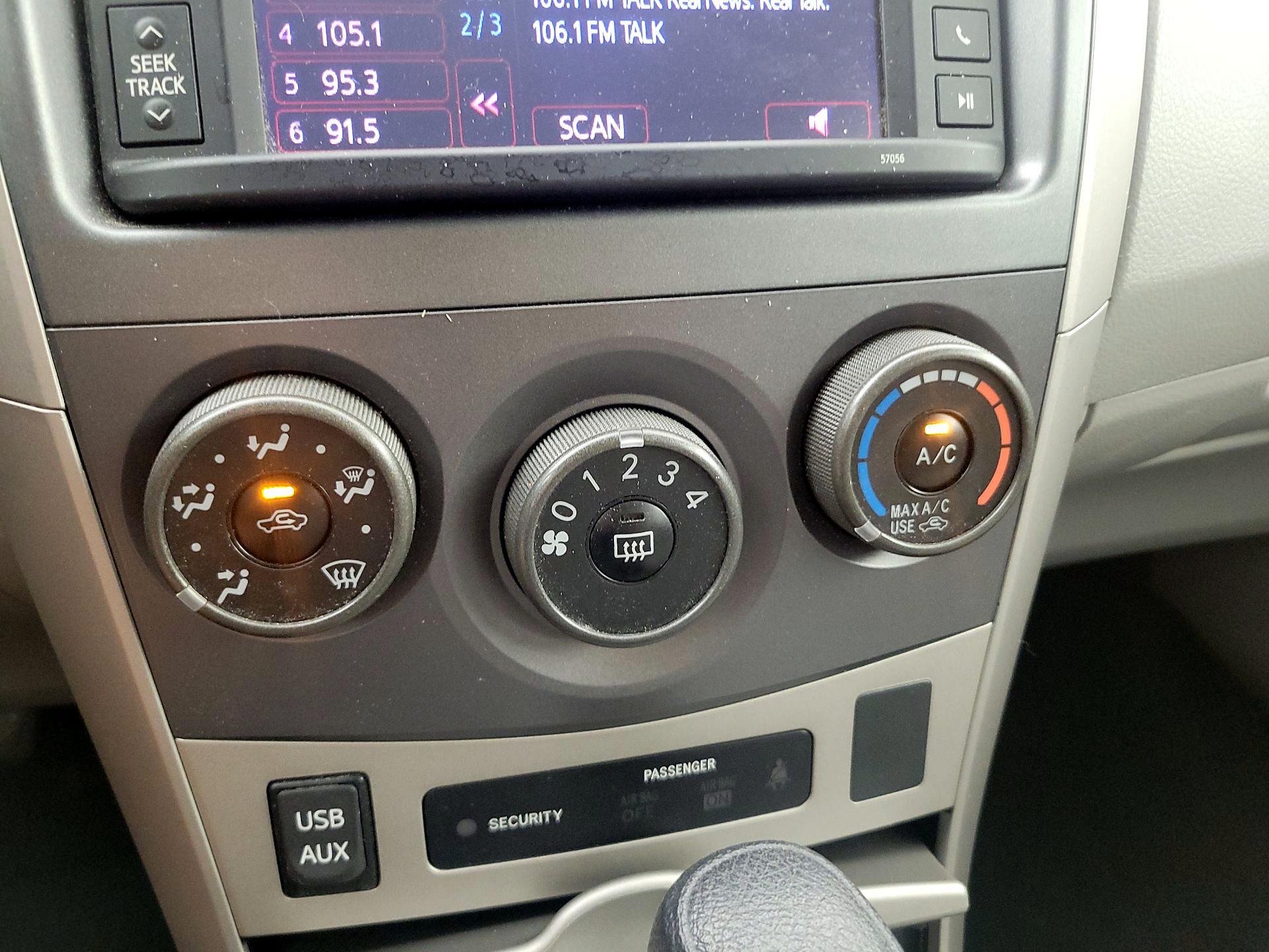 Thumbnail: 2013 Toyota Corolla - 15