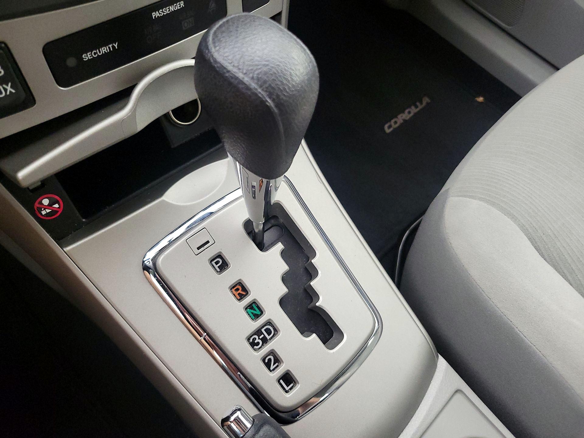 Thumbnail: 2013 Toyota Corolla - 16