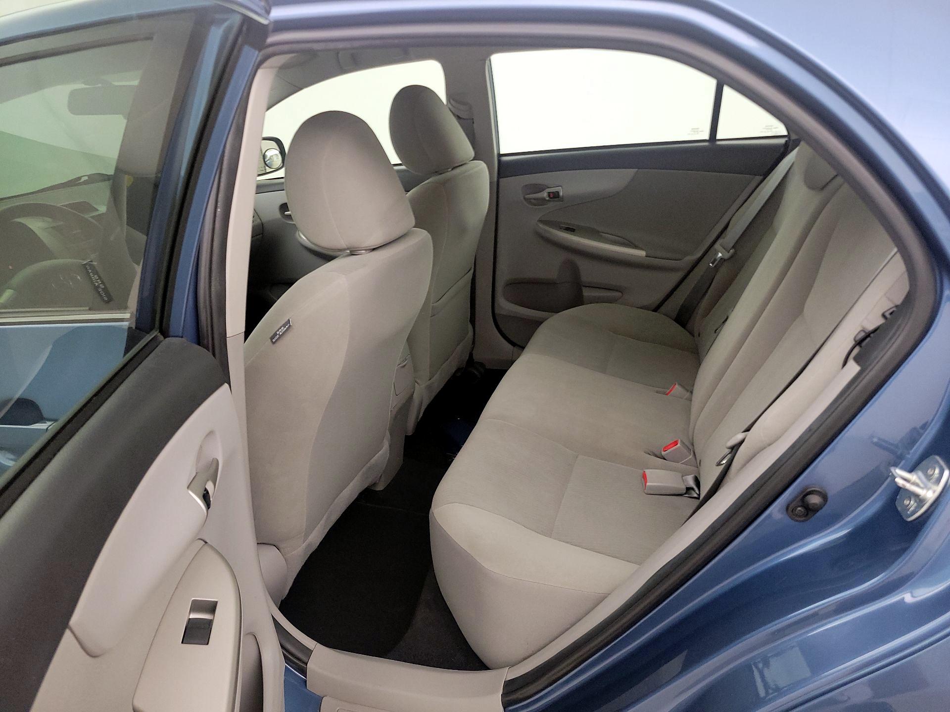 Thumbnail: 2013 Toyota Corolla - 18