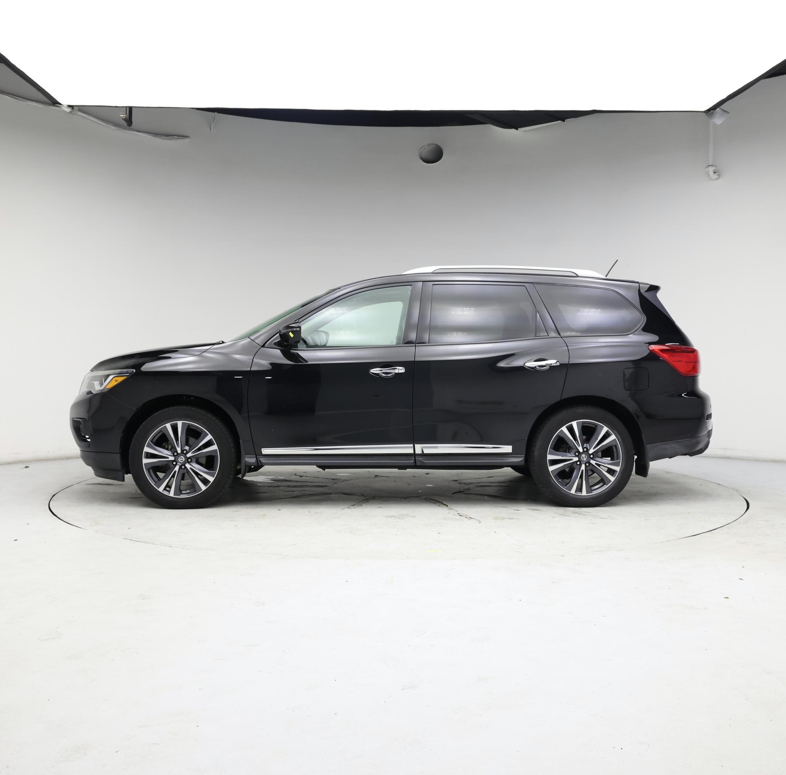 Thumbnail: 2017 Nissan Pathfinder - 3