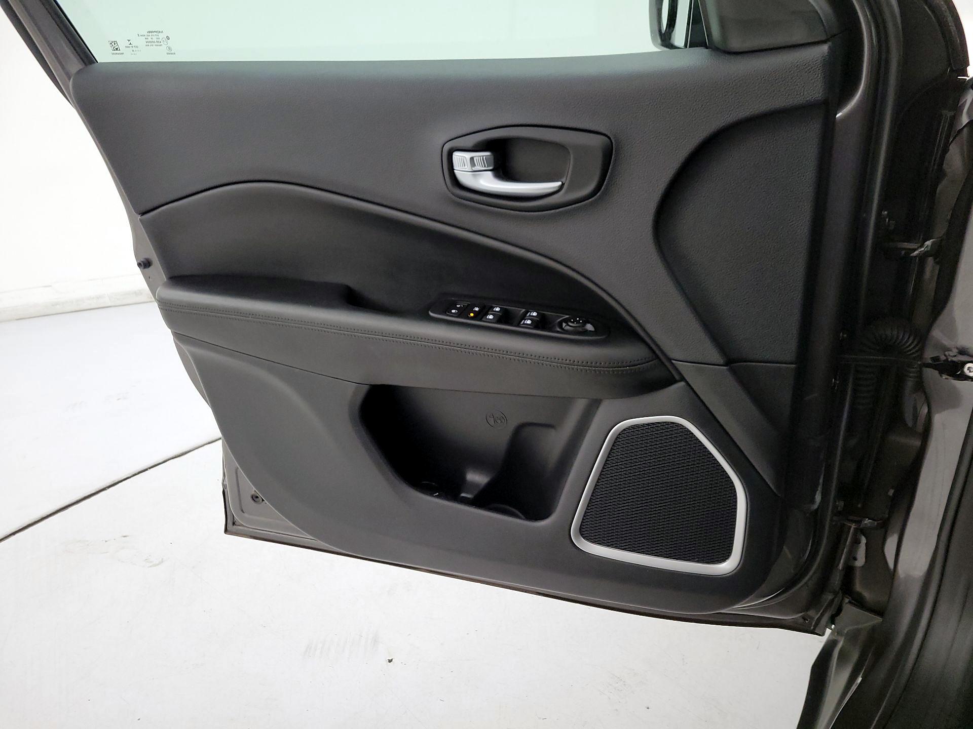 Thumbnail: 2020 Jeep Compass - 12
