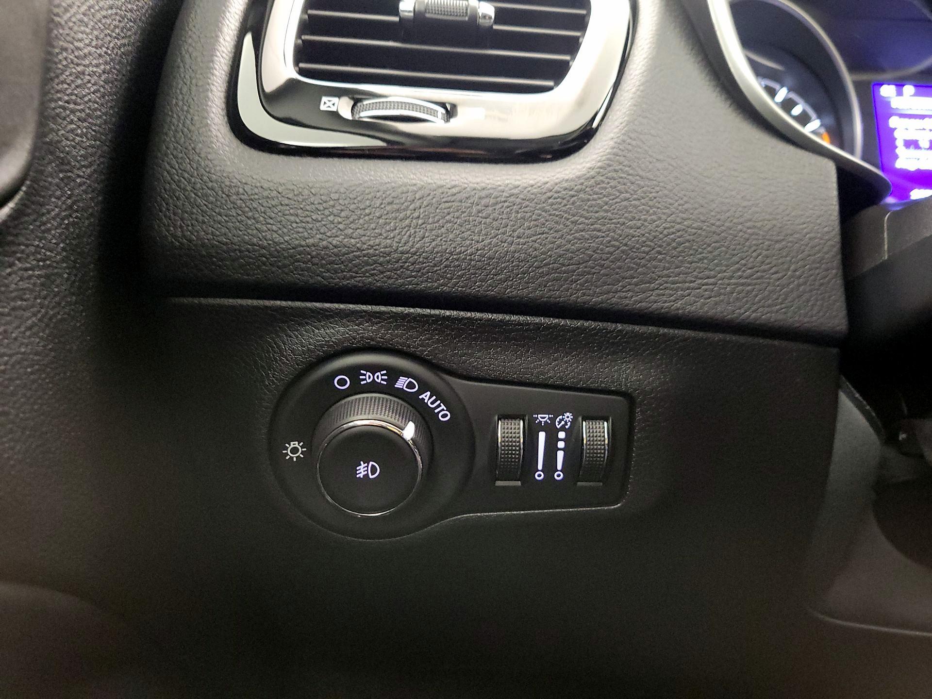 Thumbnail: 2020 Jeep Compass - 13