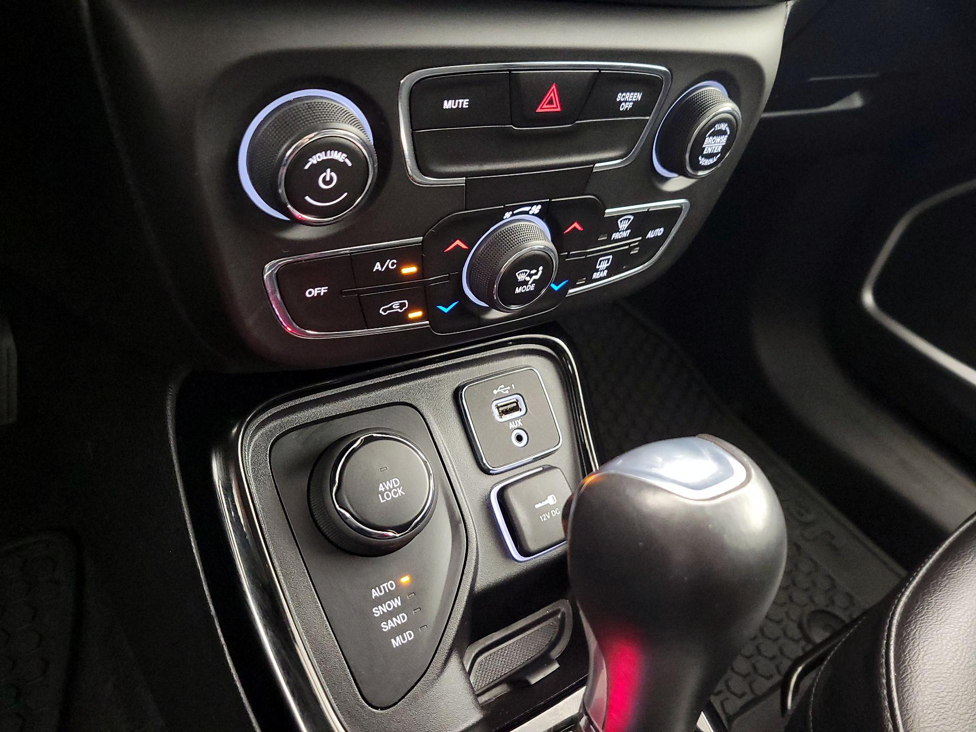 Thumbnail: 2020 Jeep Compass - 16
