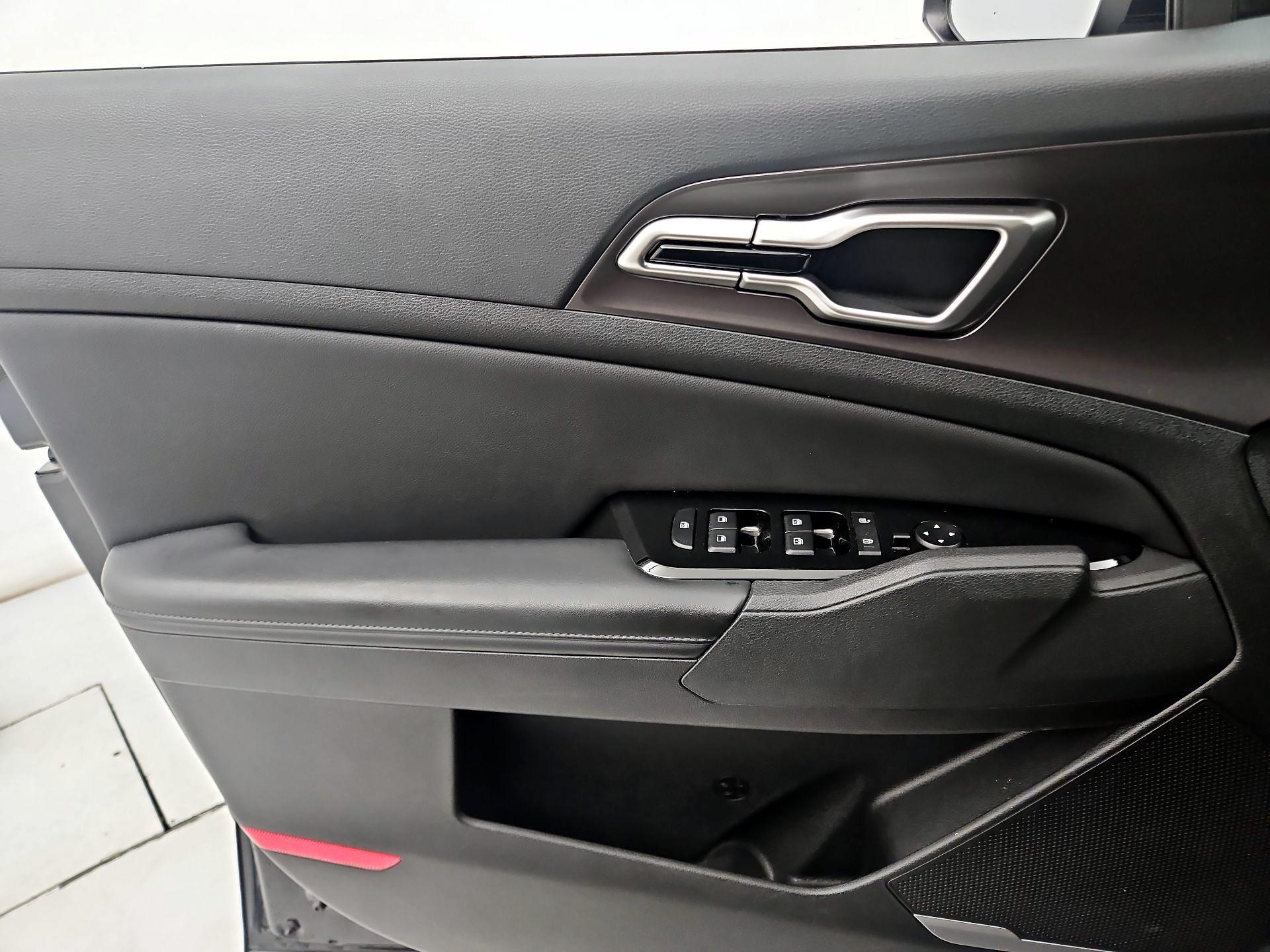 Thumbnail: 2023 Kia Sportage - 12