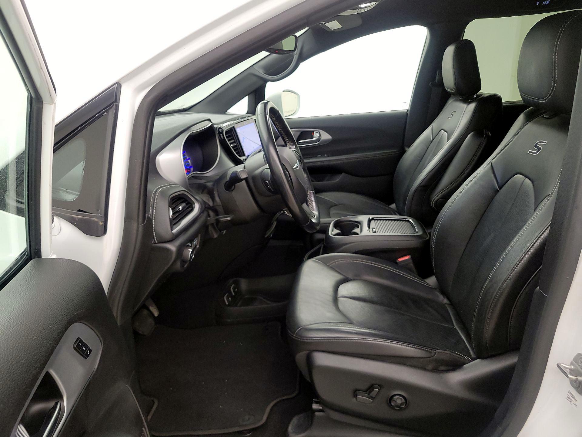 Thumbnail: 2021 Chrysler Pacifica - 11