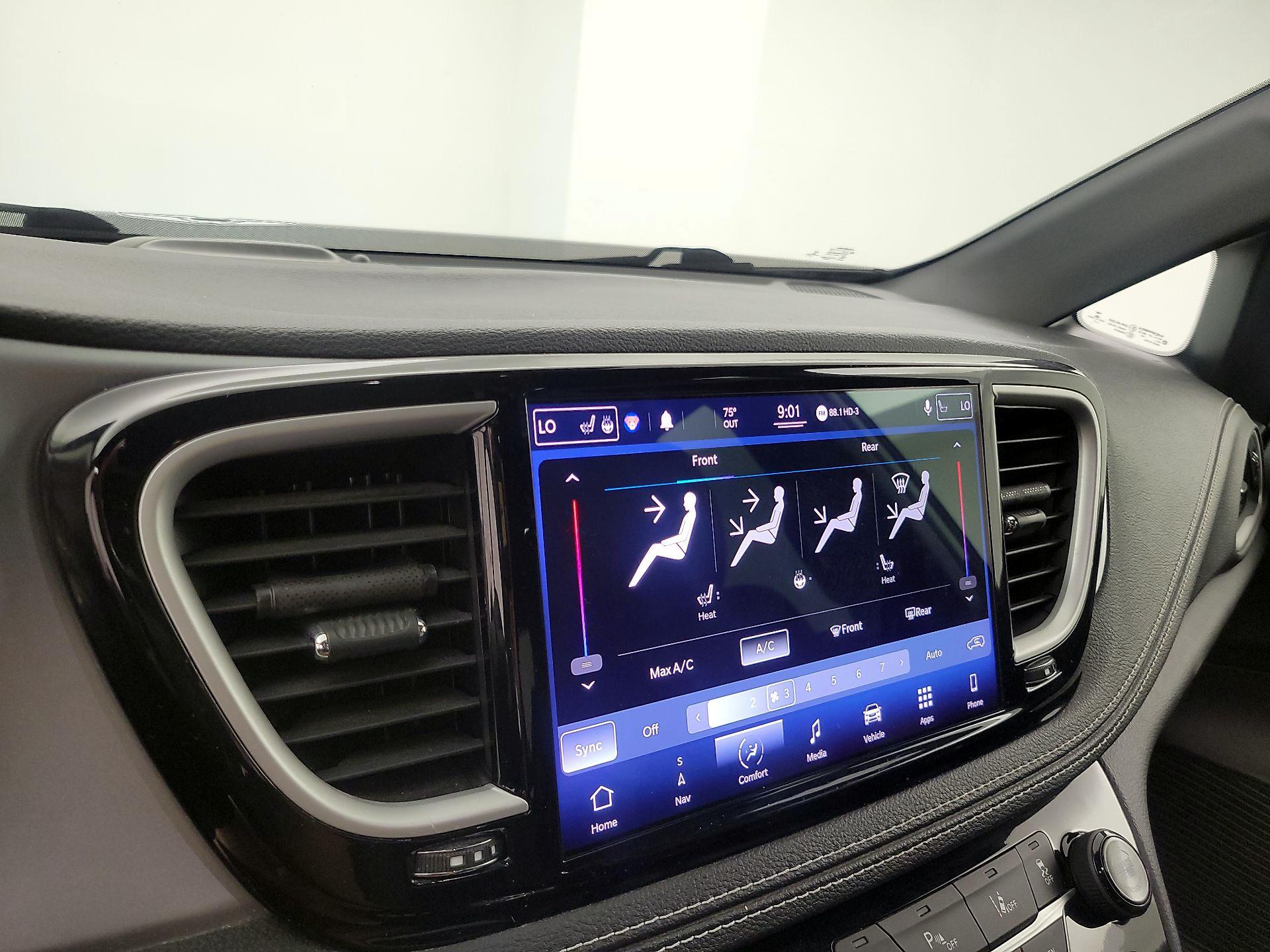 Thumbnail: 2021 Chrysler Pacifica - 17