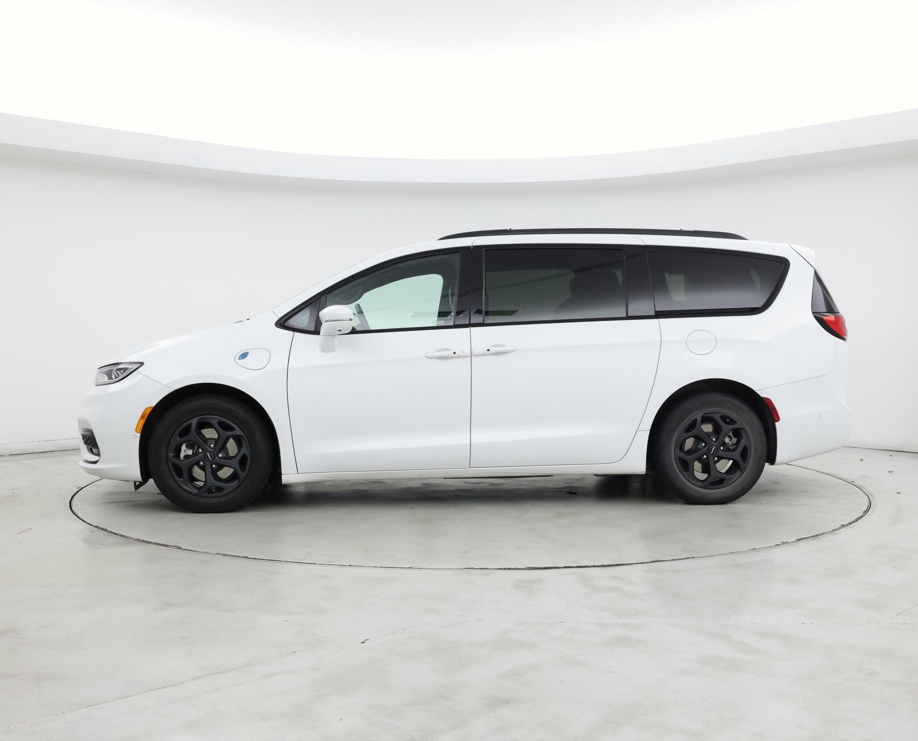 Thumbnail: 2021 Chrysler Pacifica - 3