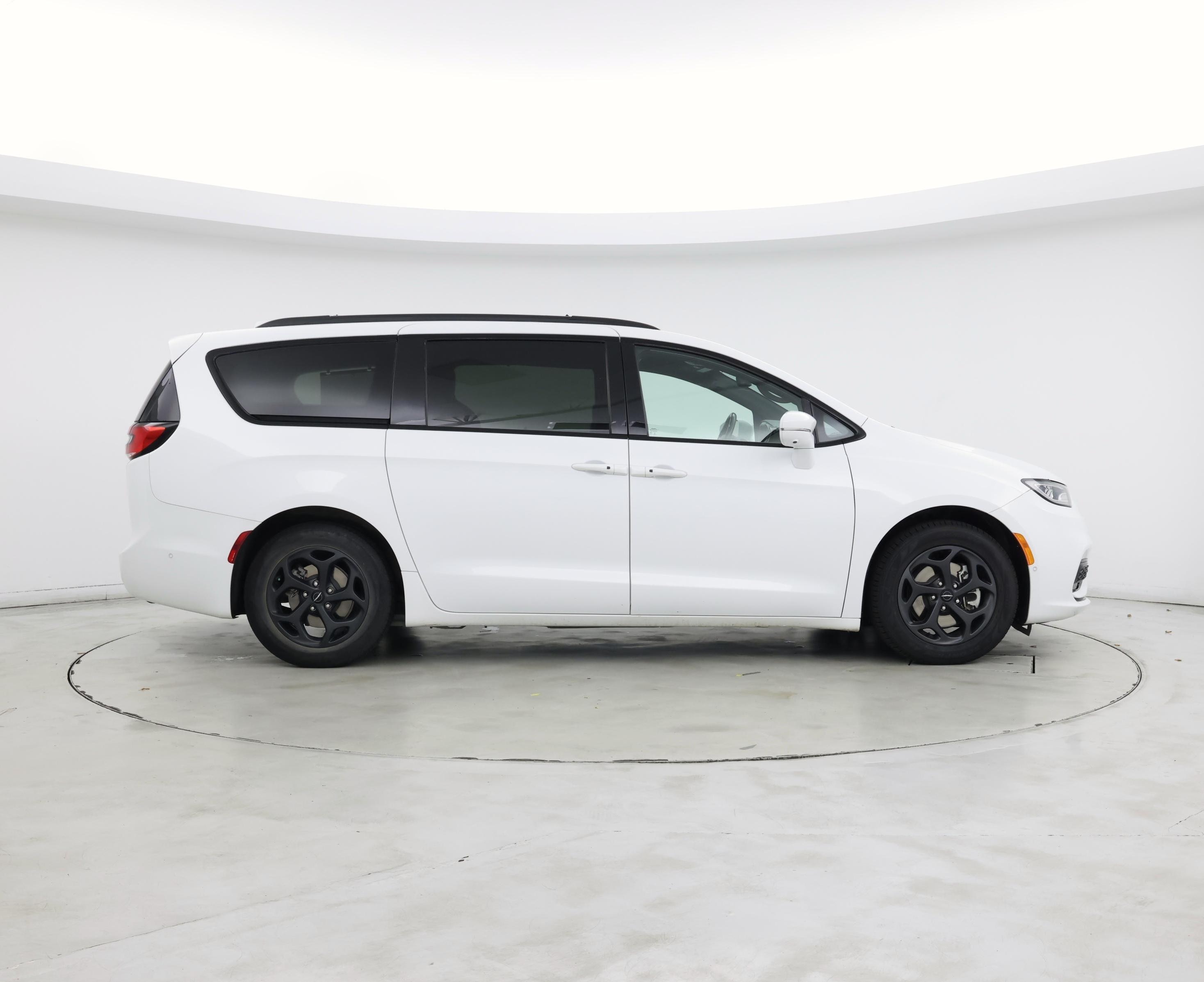 Thumbnail: 2021 Chrysler Pacifica - 7