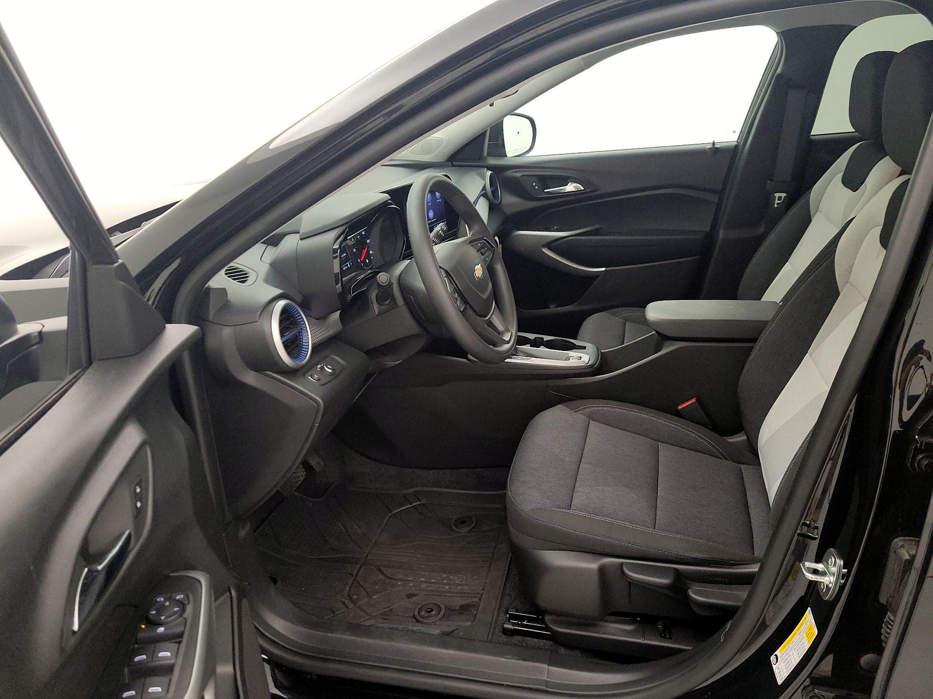 Thumbnail: 2024 Chevrolet Trax - 11
