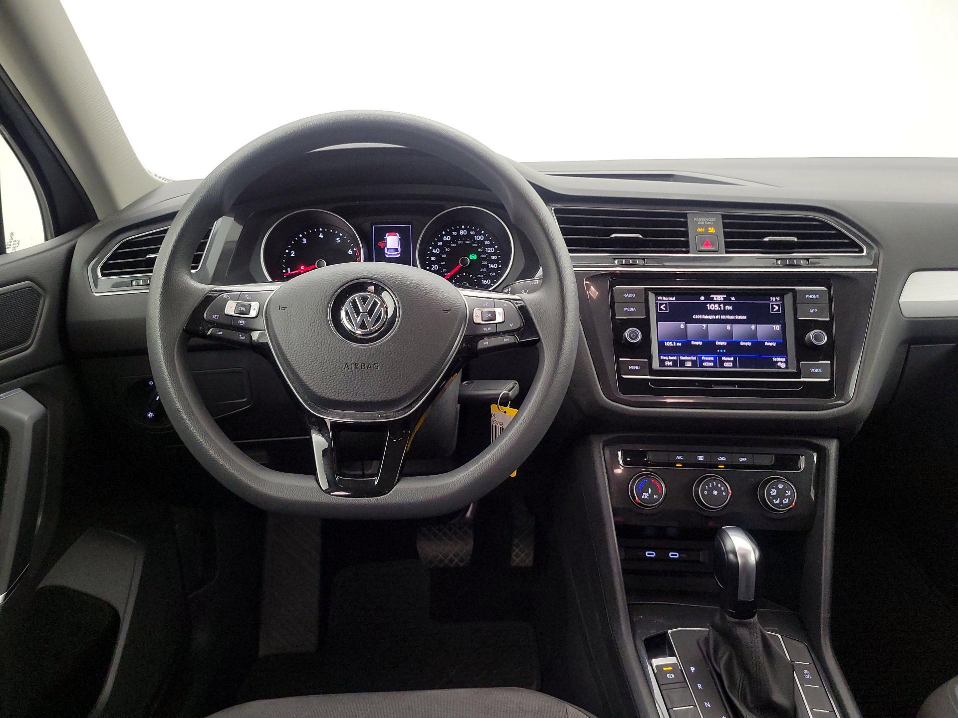 Thumbnail: 2020 Volkswagen Tiguan - 10