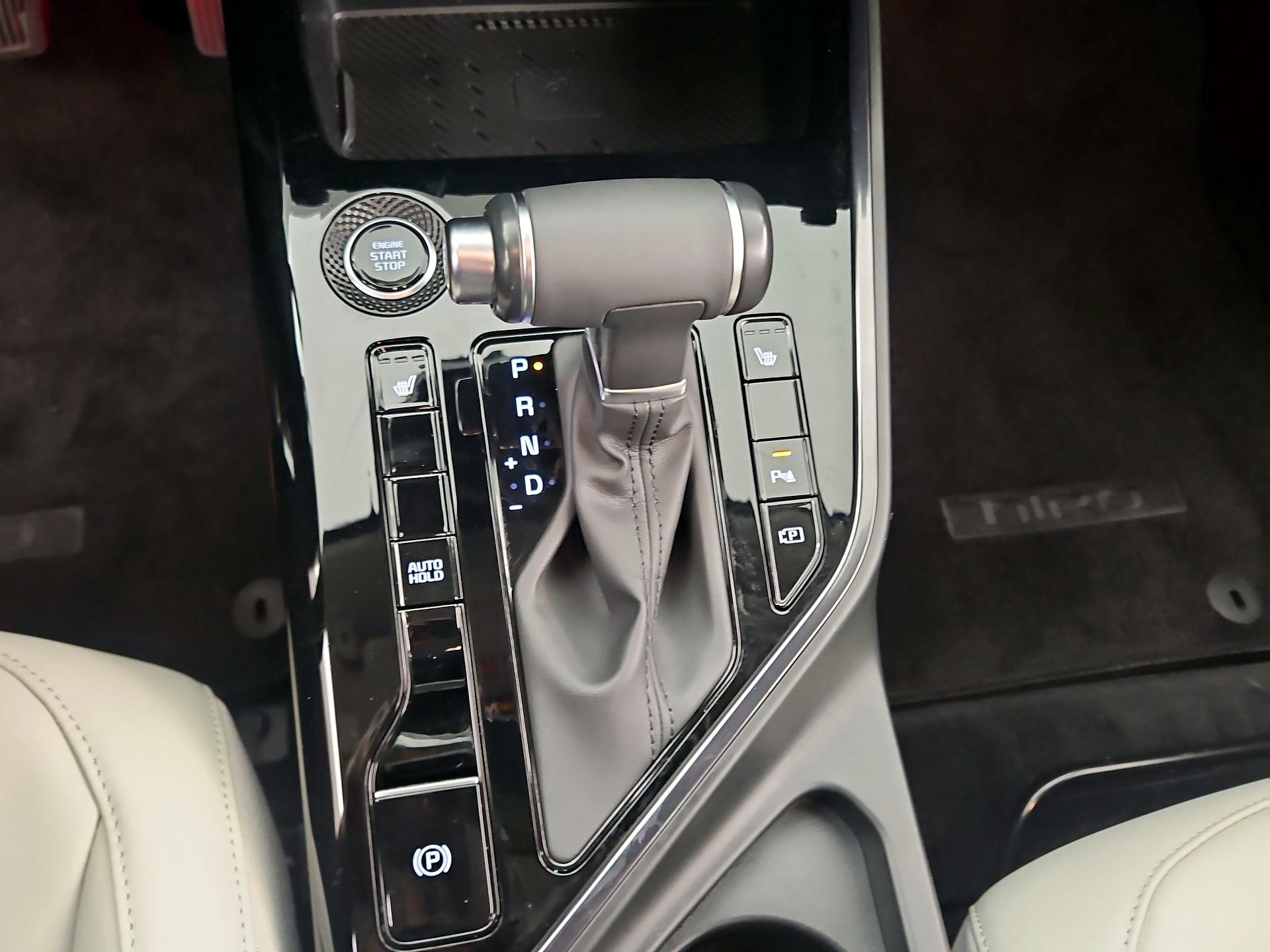 Thumbnail: 2023 Kia Niro - 17