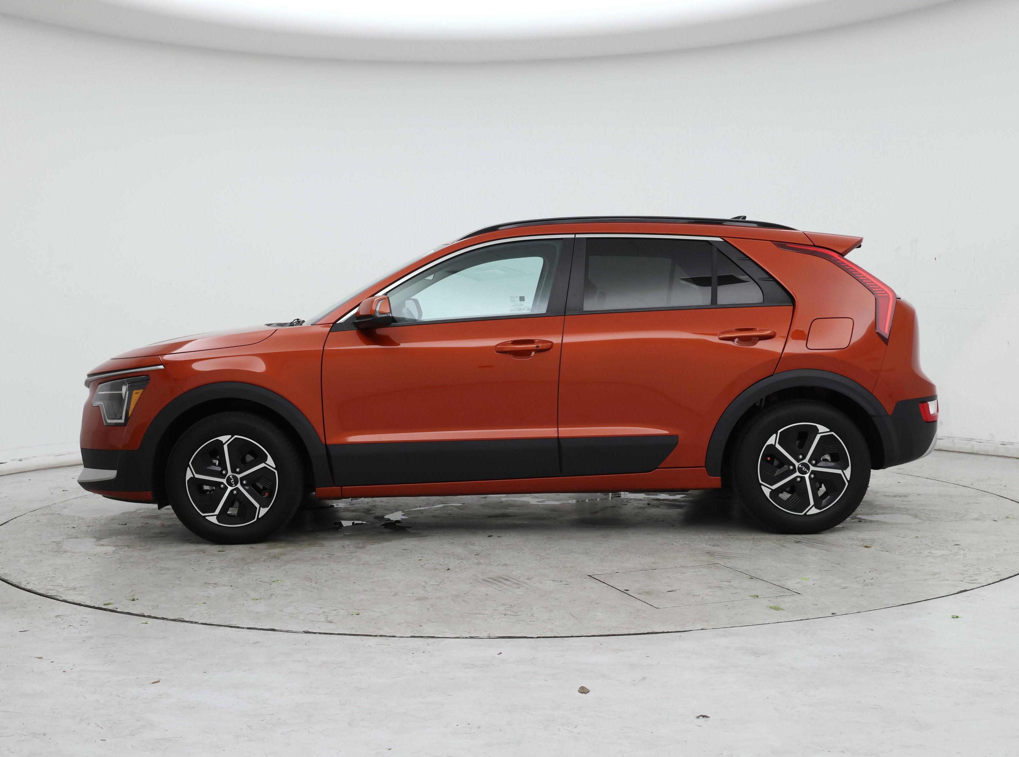 Thumbnail: 2023 Kia Niro - 3