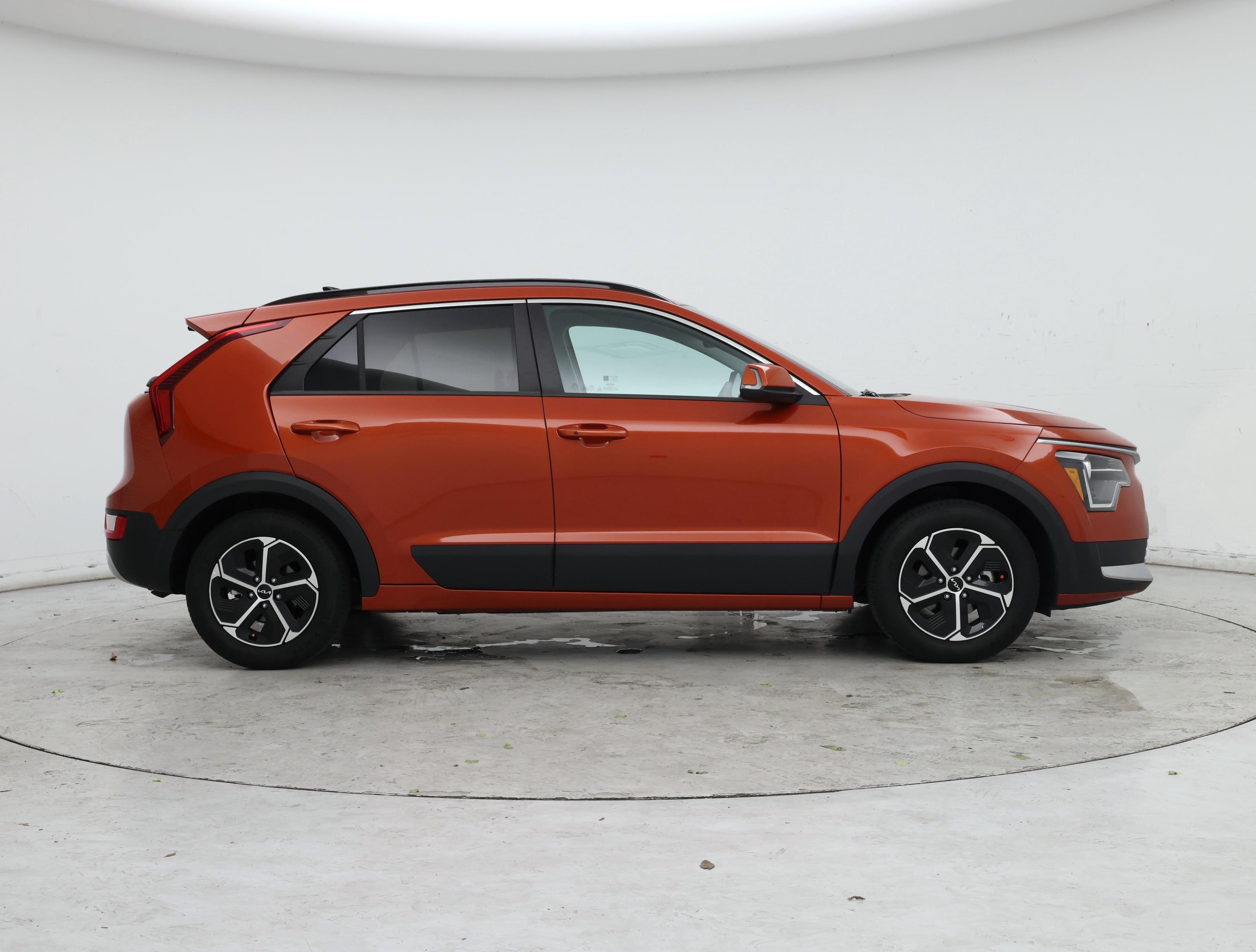 Thumbnail: 2023 Kia Niro - 7