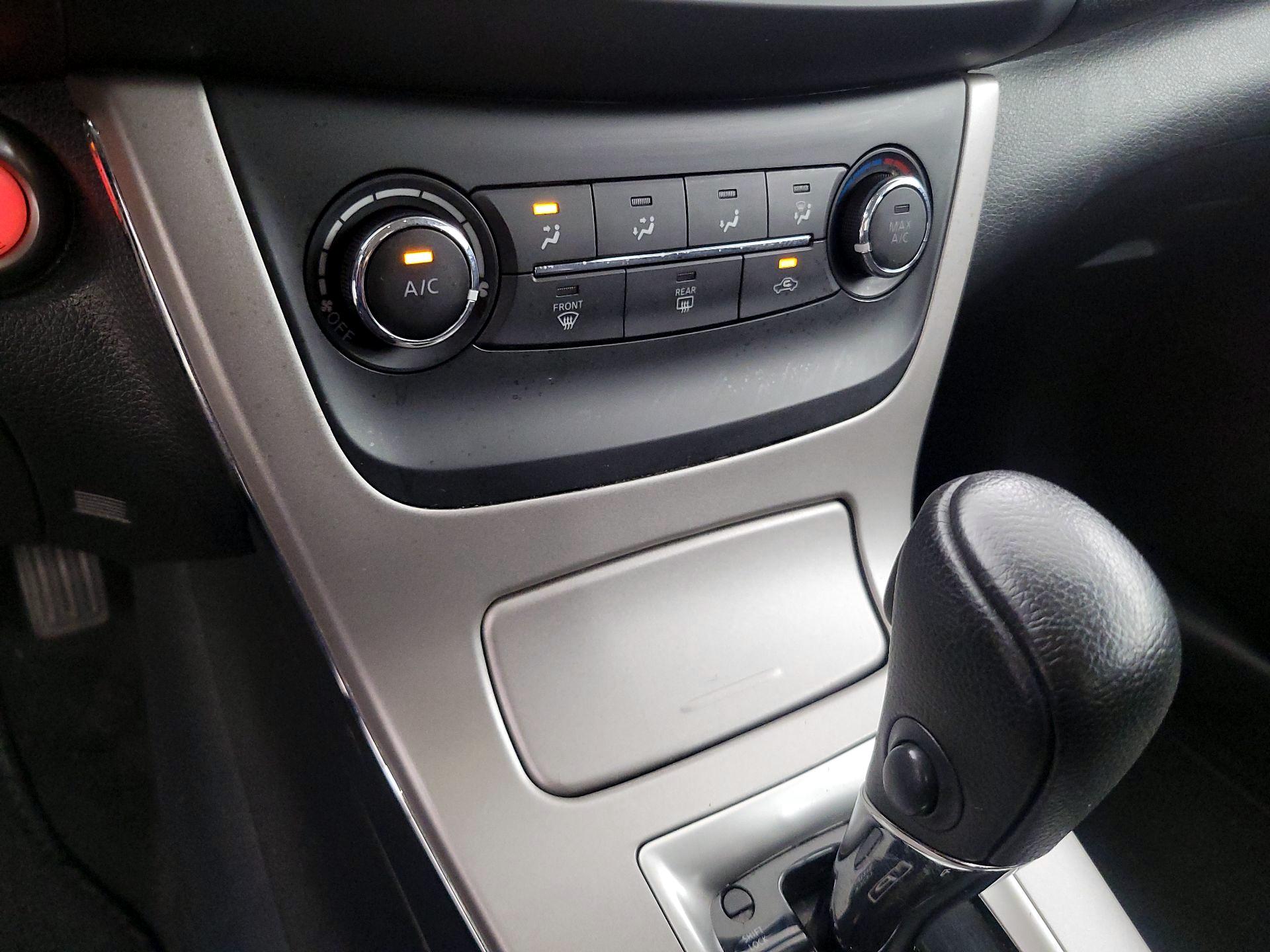 Thumbnail: 2015 Nissan Sentra - 16