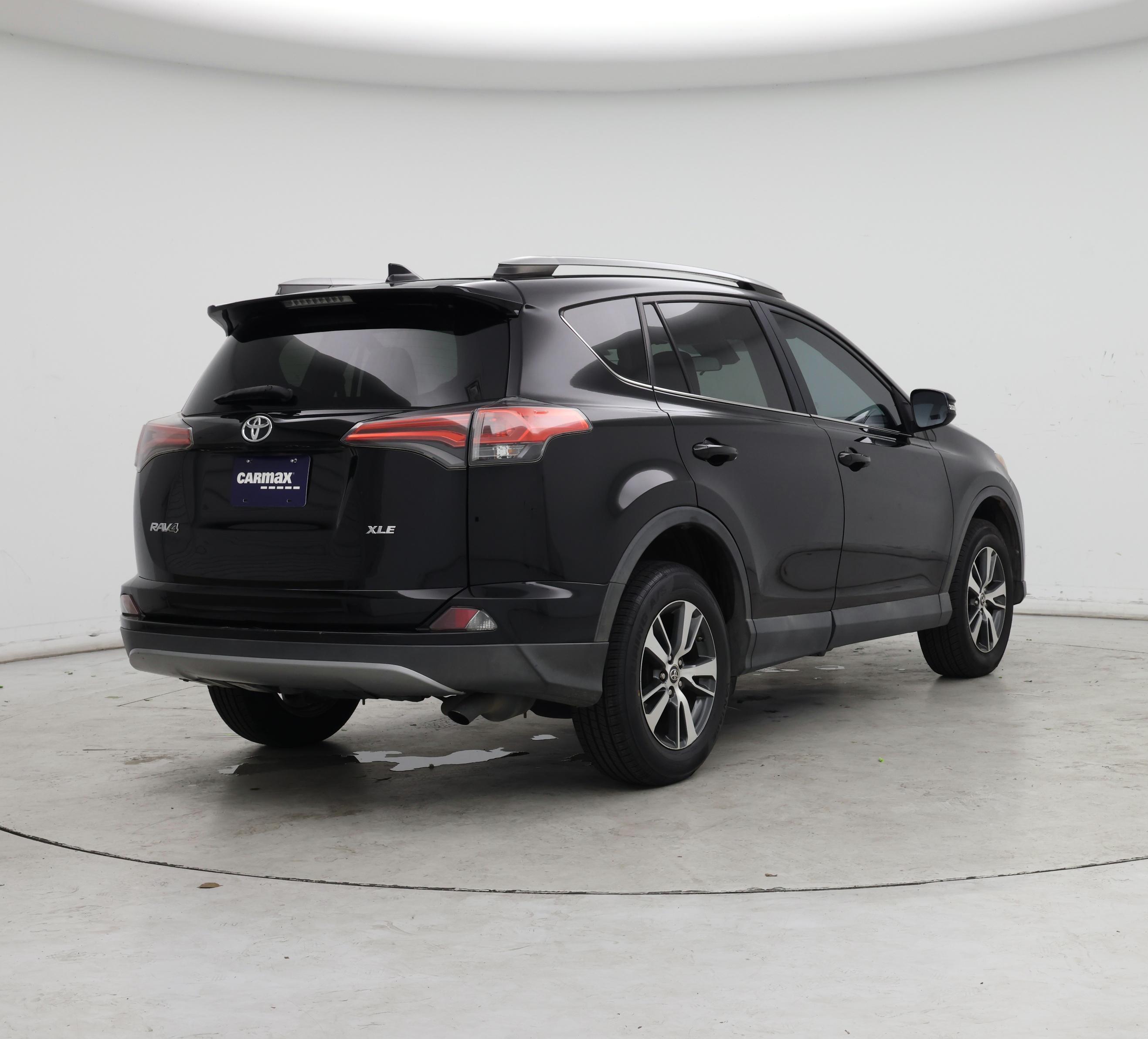 Thumbnail: 2017 Toyota RAV4 - 8