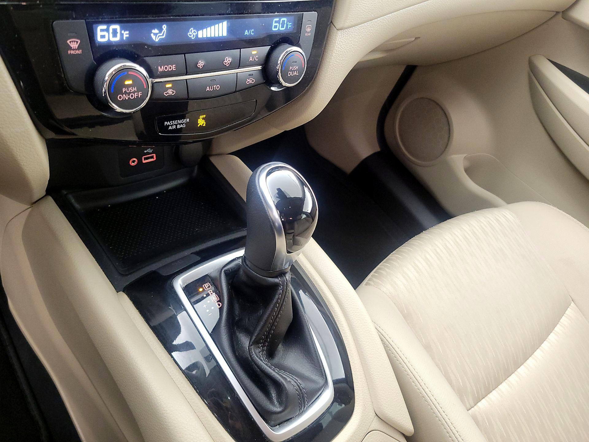 Thumbnail: 2019 Nissan Rogue - 16