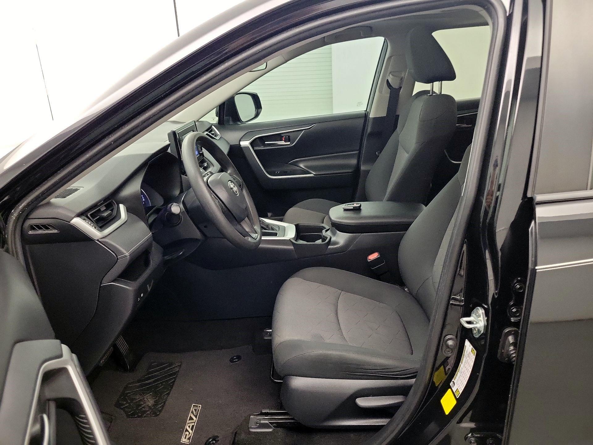 Thumbnail: 2019 Toyota RAV4 - 9