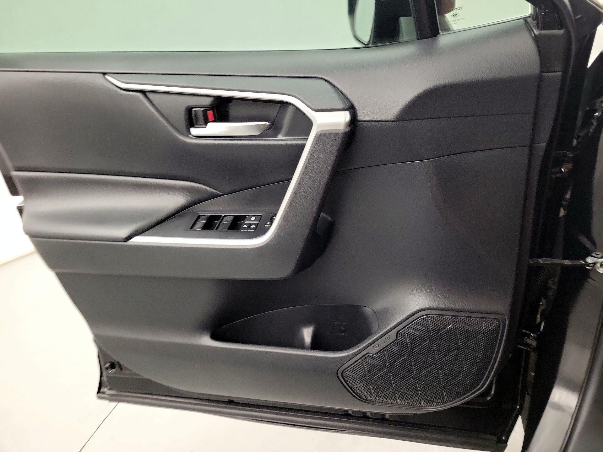 Thumbnail: 2019 Toyota RAV4 - 10