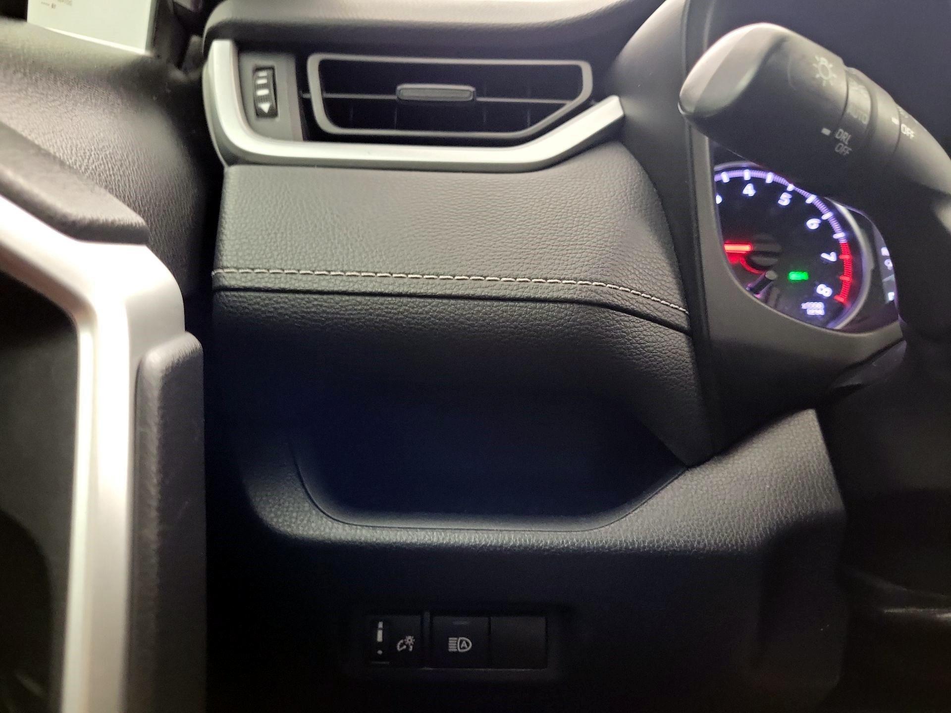 Thumbnail: 2019 Toyota RAV4 - 11