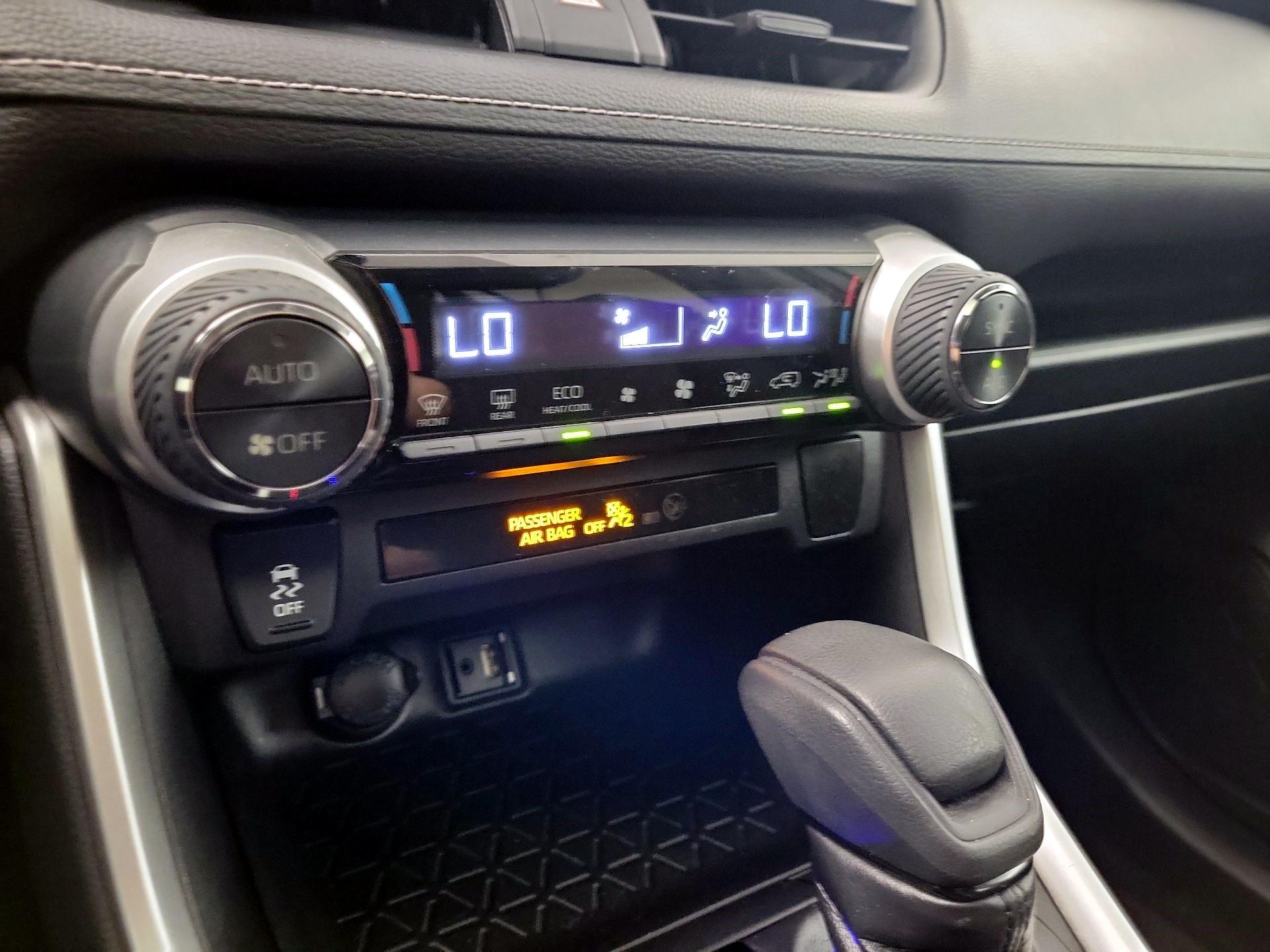 Thumbnail: 2019 Toyota RAV4 - 14