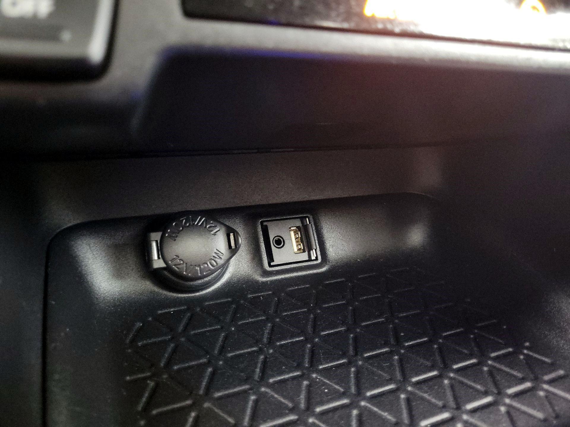 Thumbnail: 2019 Toyota RAV4 - 16