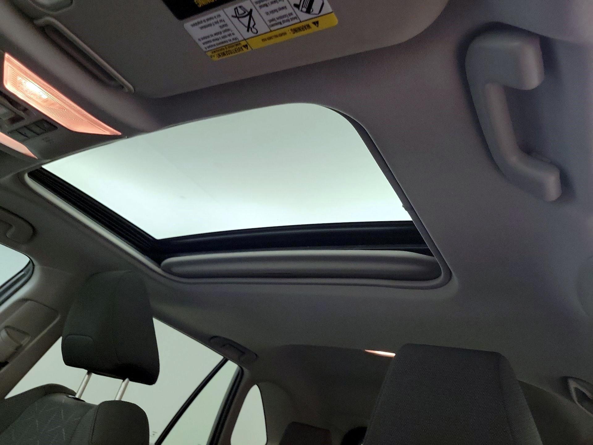 Thumbnail: 2019 Toyota RAV4 - 17