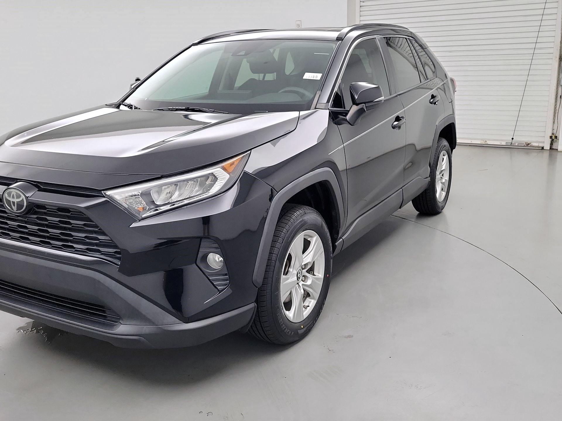 Thumbnail: 2019 Toyota RAV4 - 3