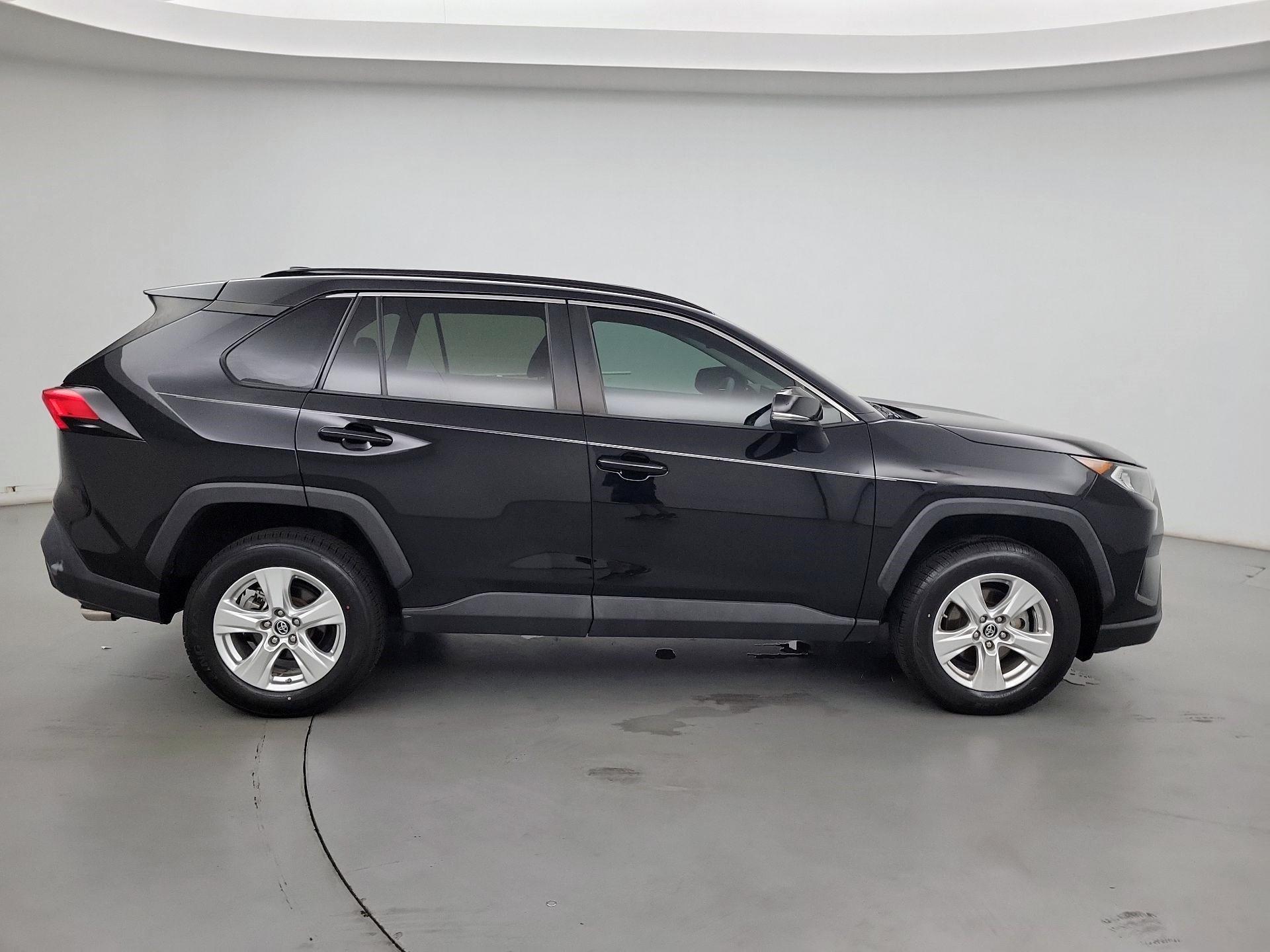 Thumbnail: 2019 Toyota RAV4 - 4