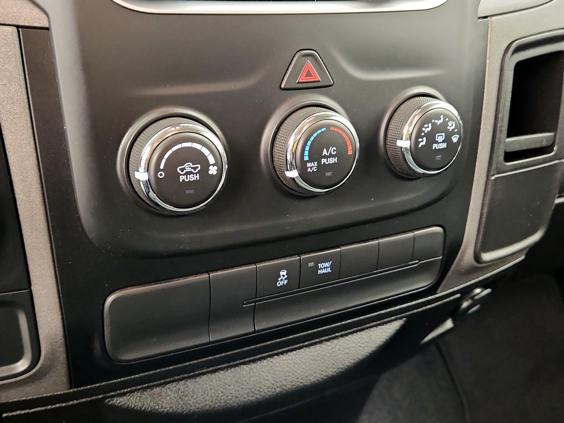 Thumbnail: 2019 RAM 1500 Classic - 17