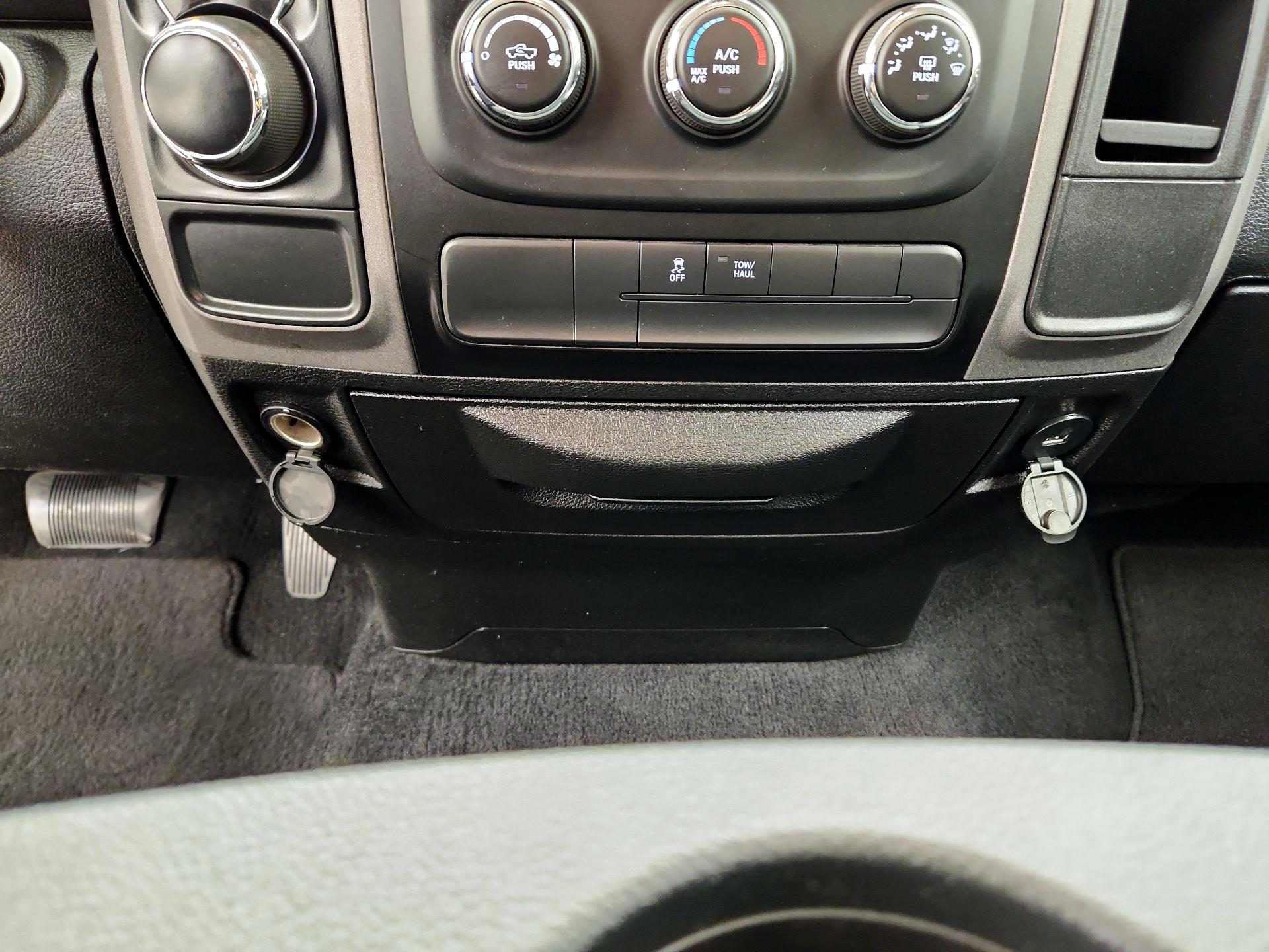 Thumbnail: 2019 RAM 1500 Classic - 19