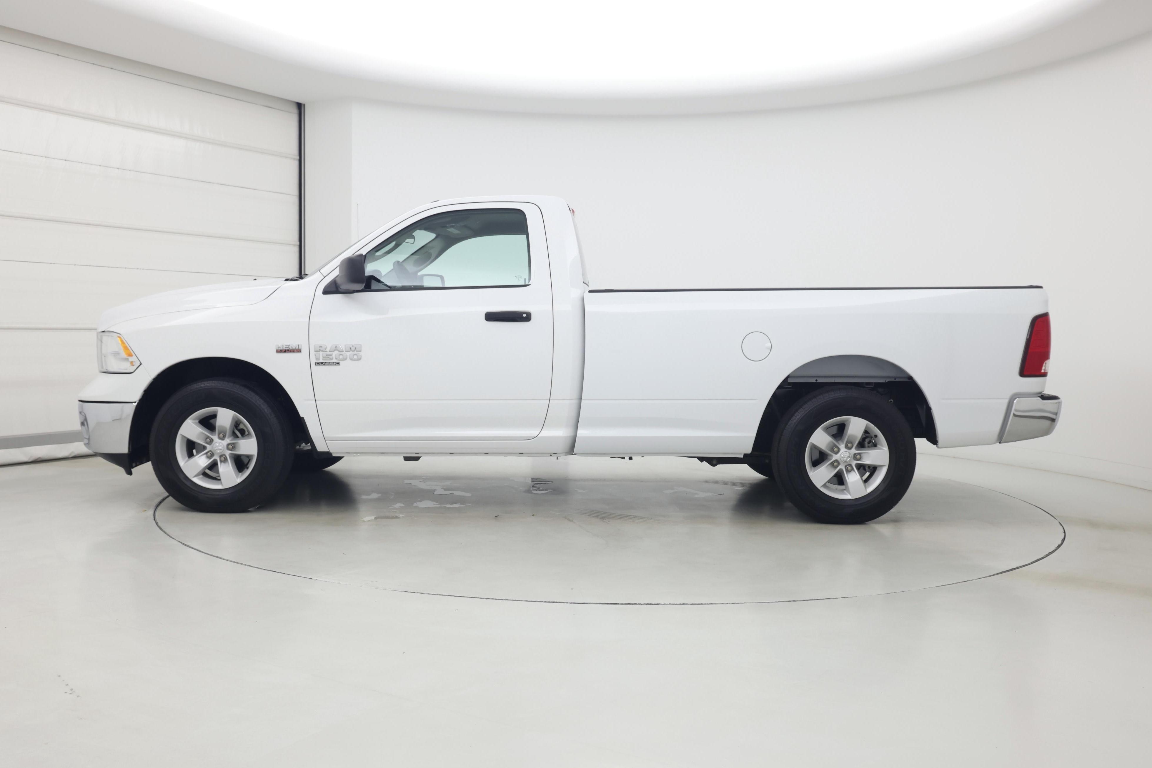 Thumbnail: 2019 RAM 1500 Classic - 3