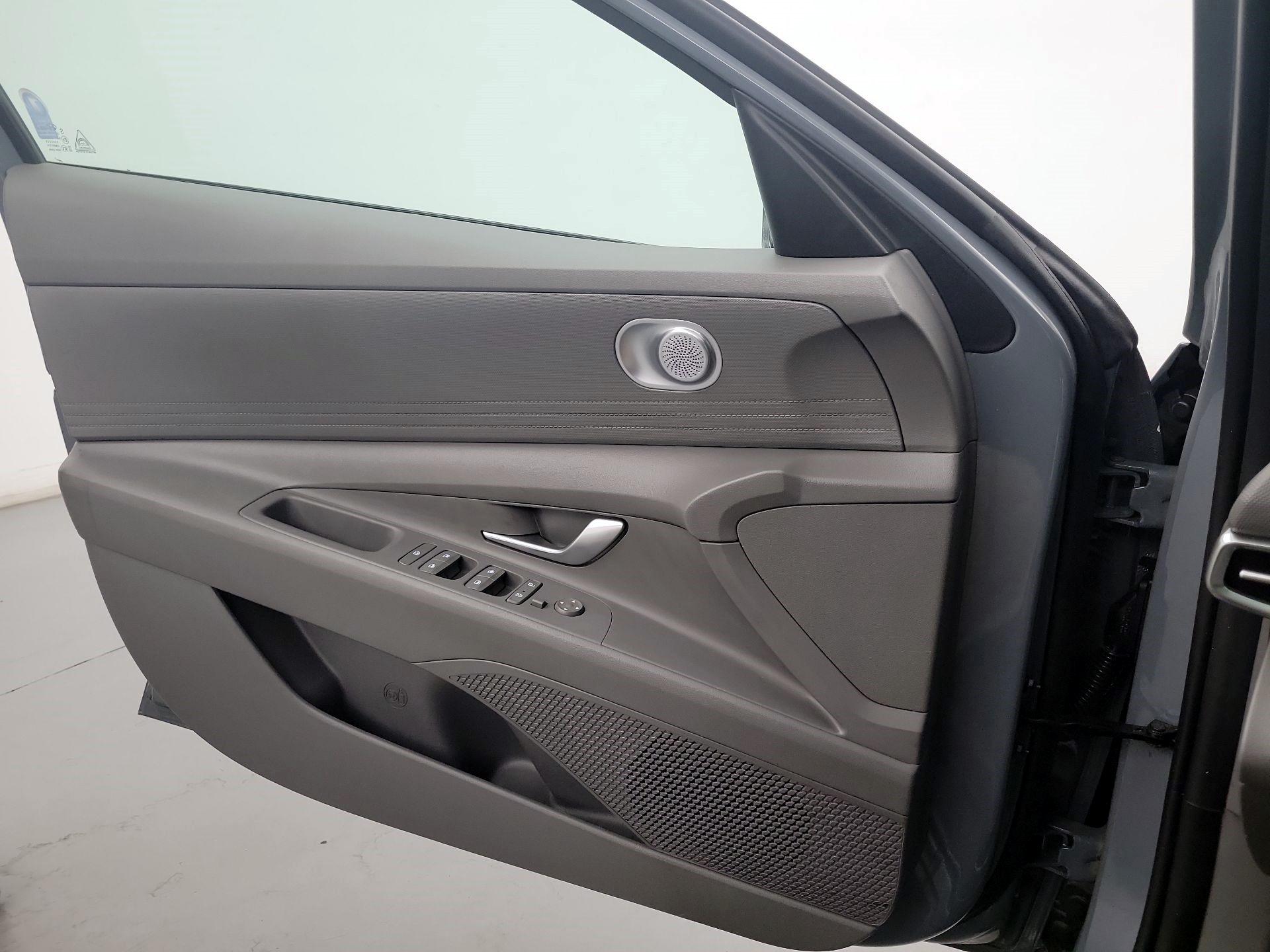 Thumbnail: 2021 Hyundai Elantra - 10