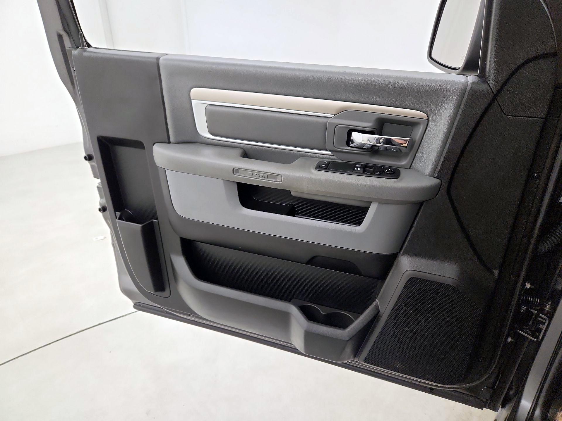 Thumbnail: 2019 RAM 1500 Classic - 12