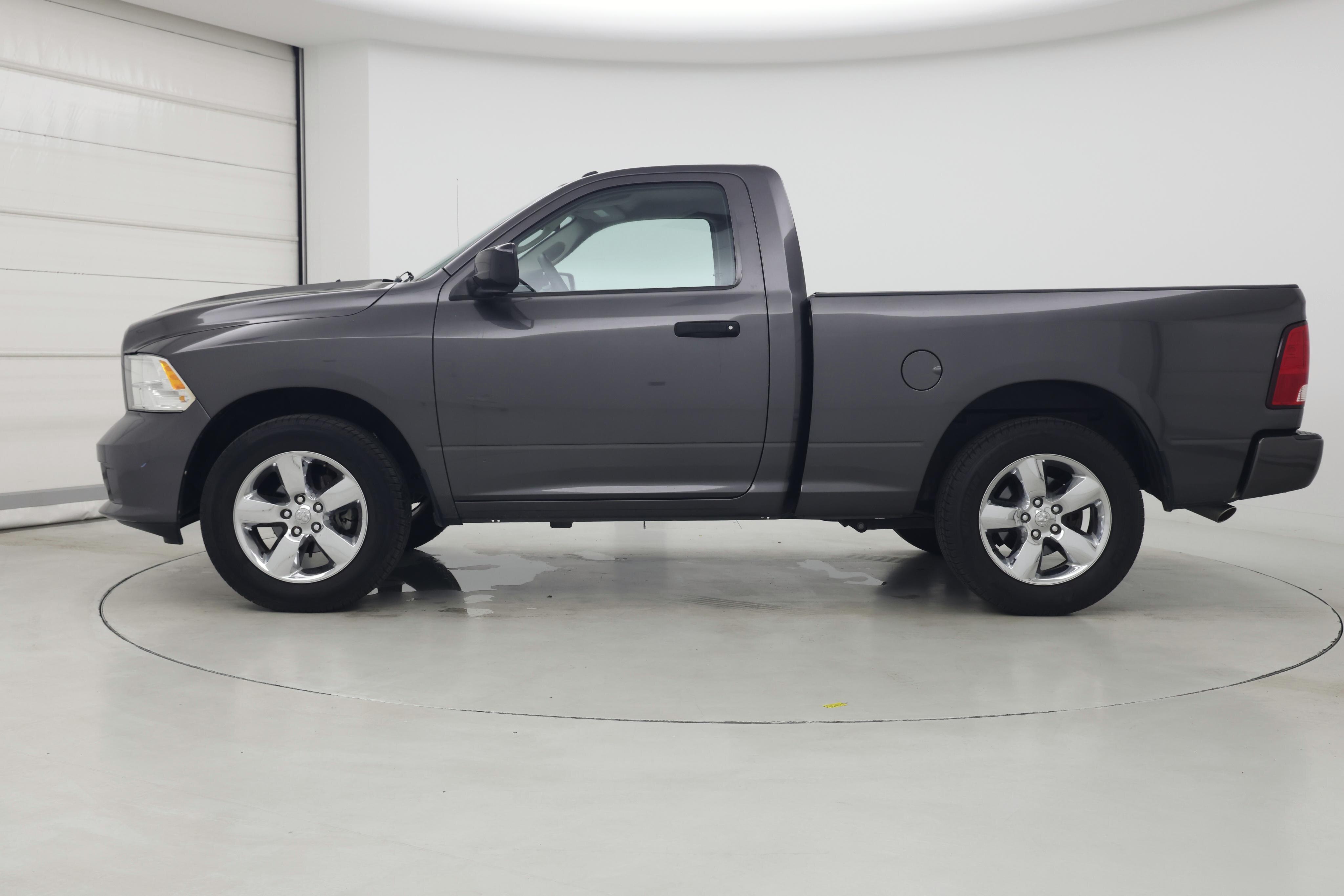 Thumbnail: 2019 RAM 1500 Classic - 3