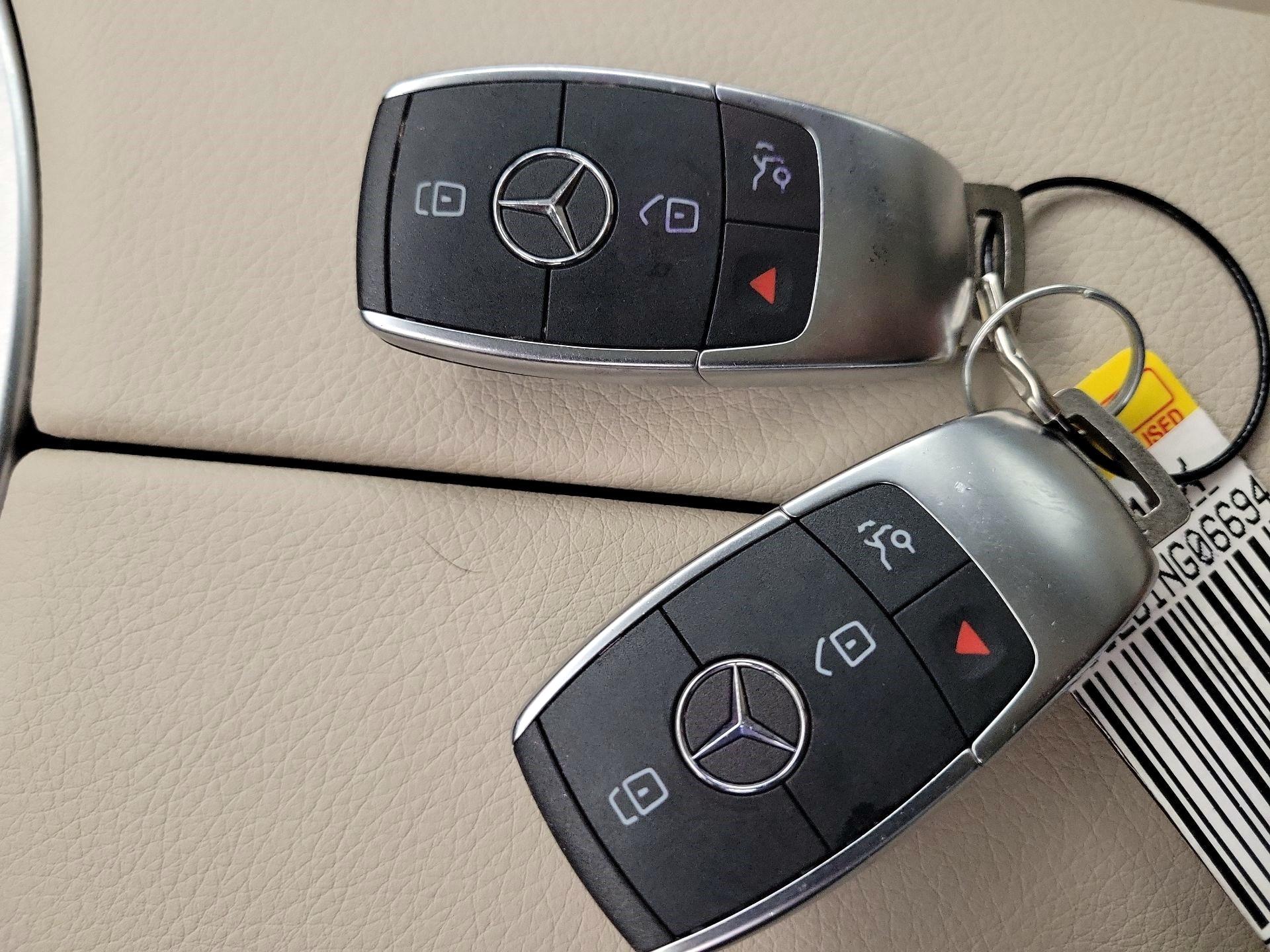 Thumbnail: 2022 Mercedes-Benz GLC - 20