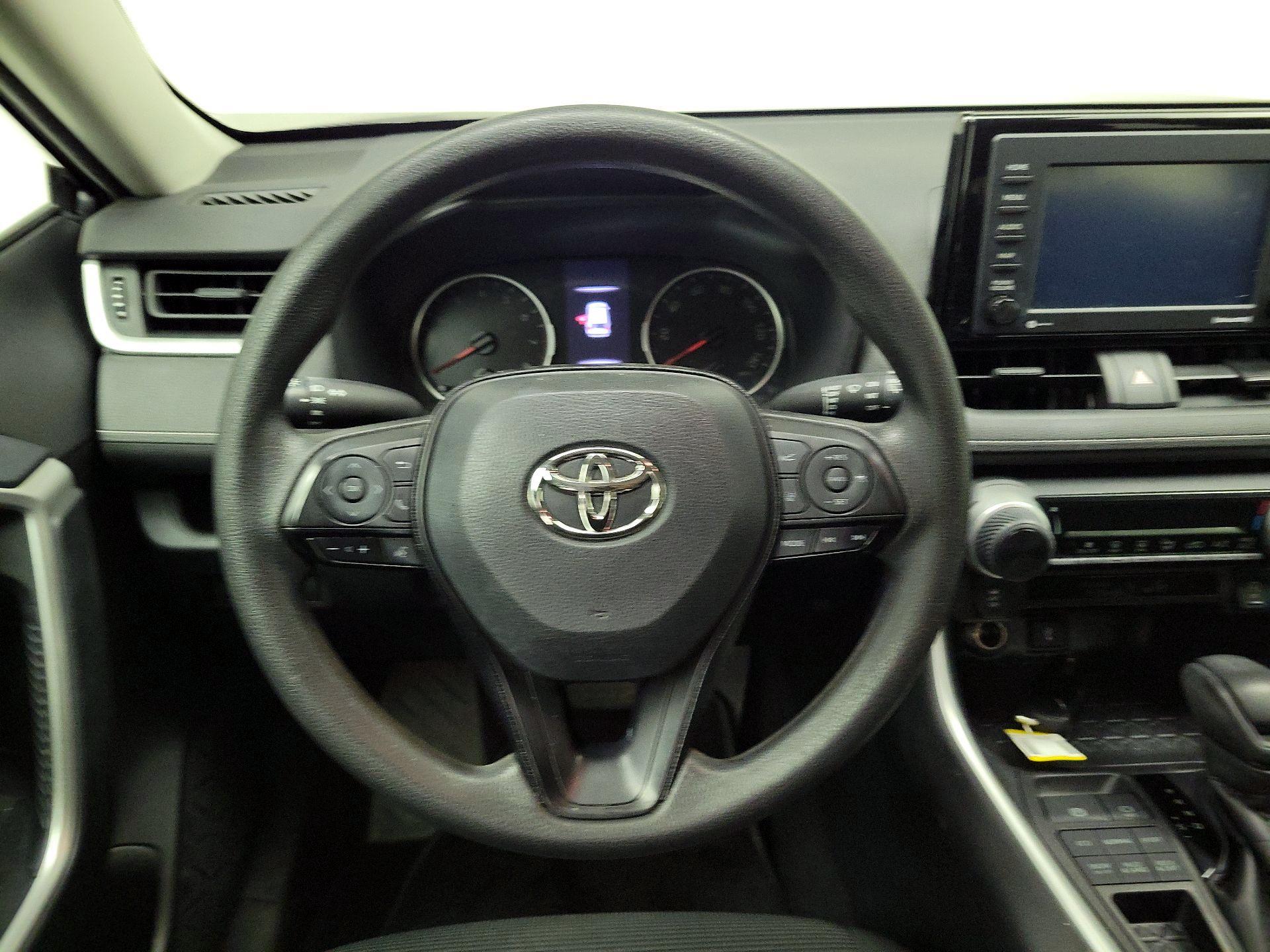Thumbnail: 2021 Toyota RAV4 - 10