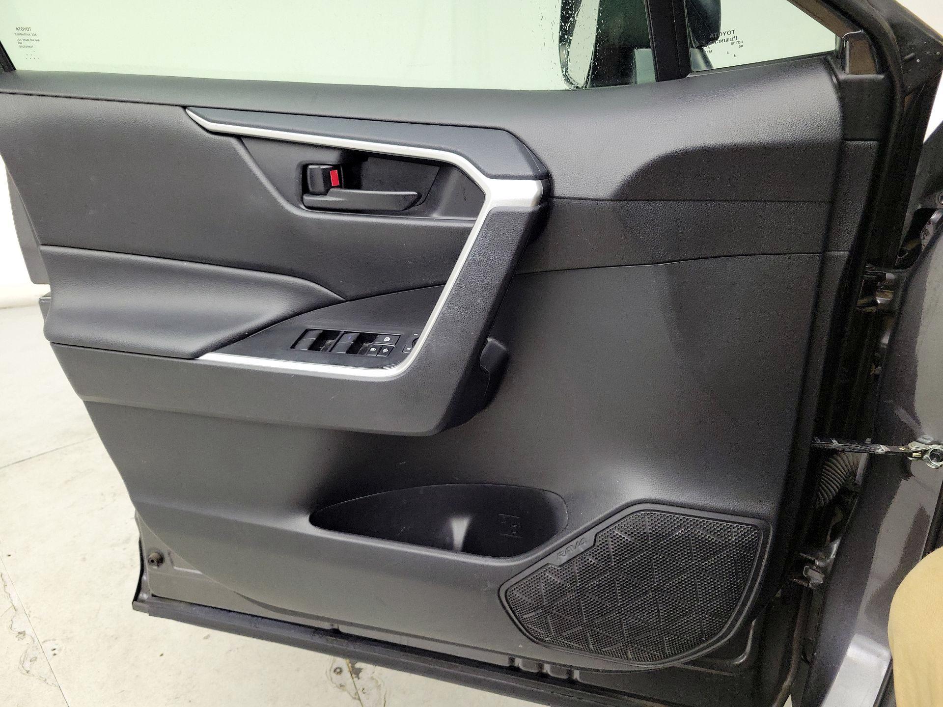 Thumbnail: 2021 Toyota RAV4 - 12