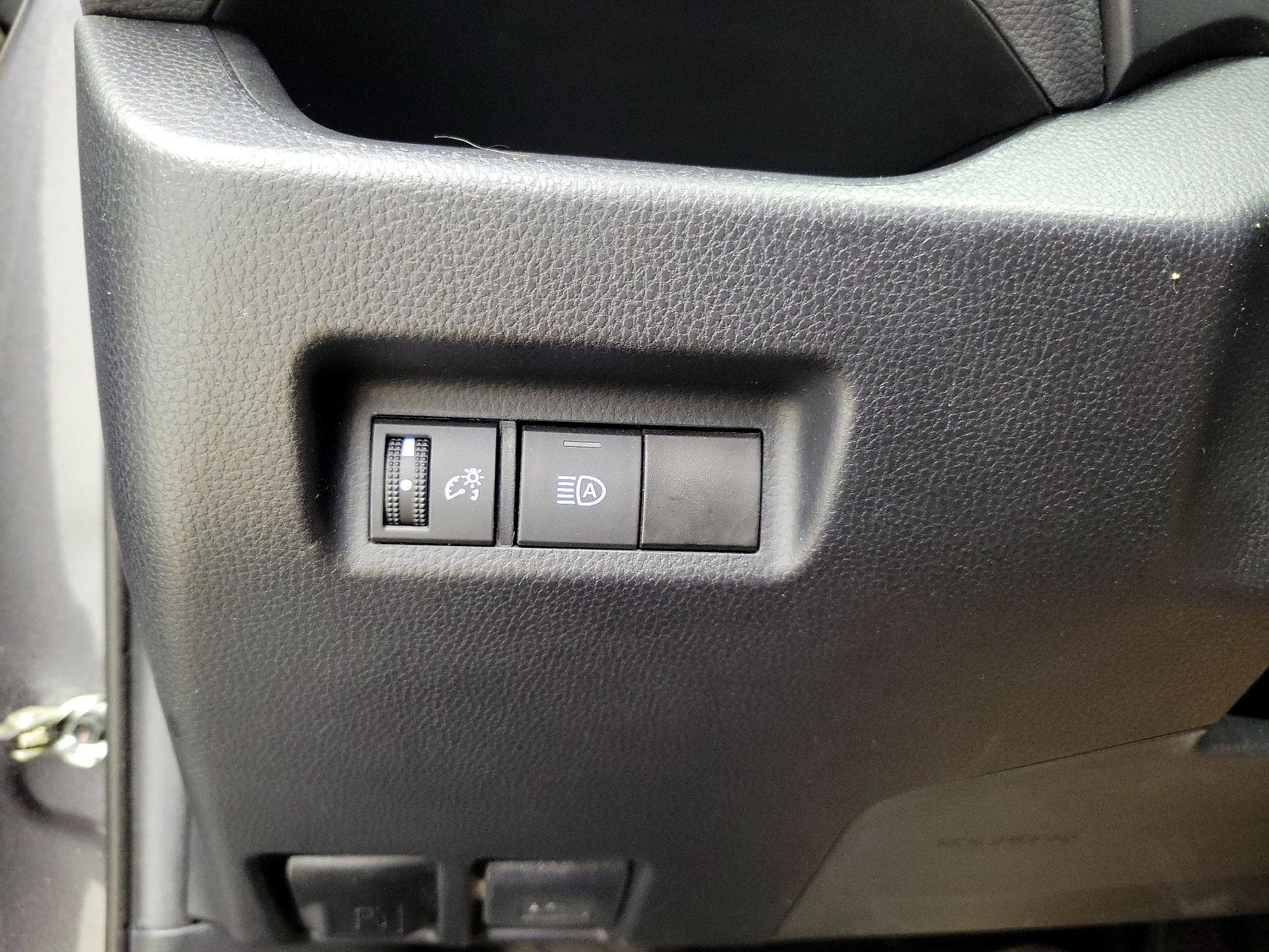 Thumbnail: 2021 Toyota RAV4 - 13