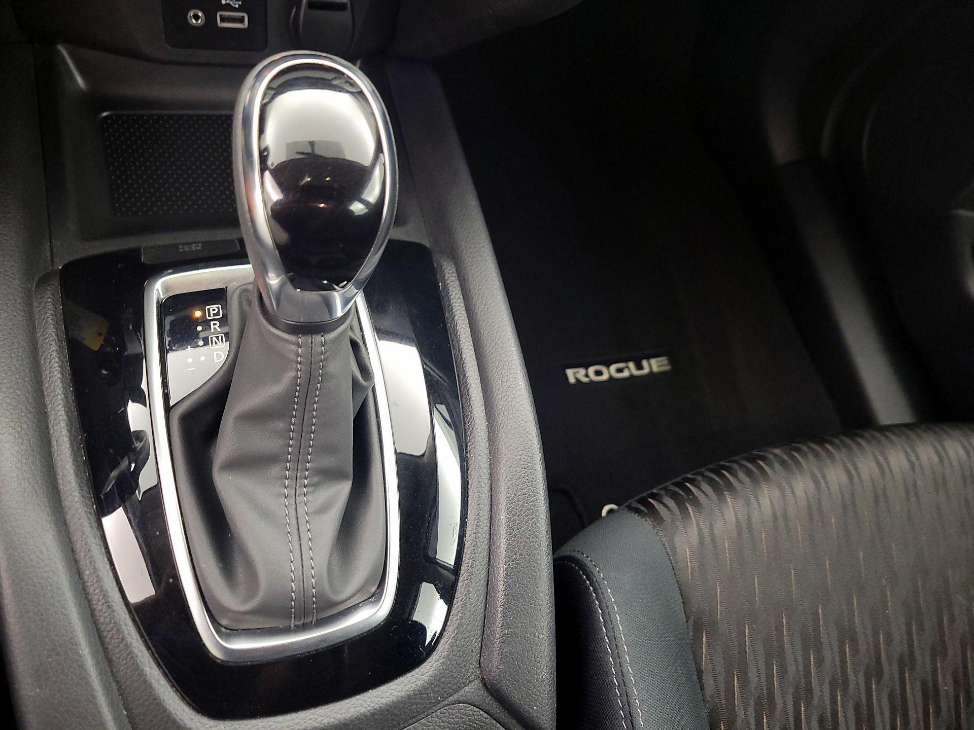 Thumbnail: 2018 Nissan Rogue - 17