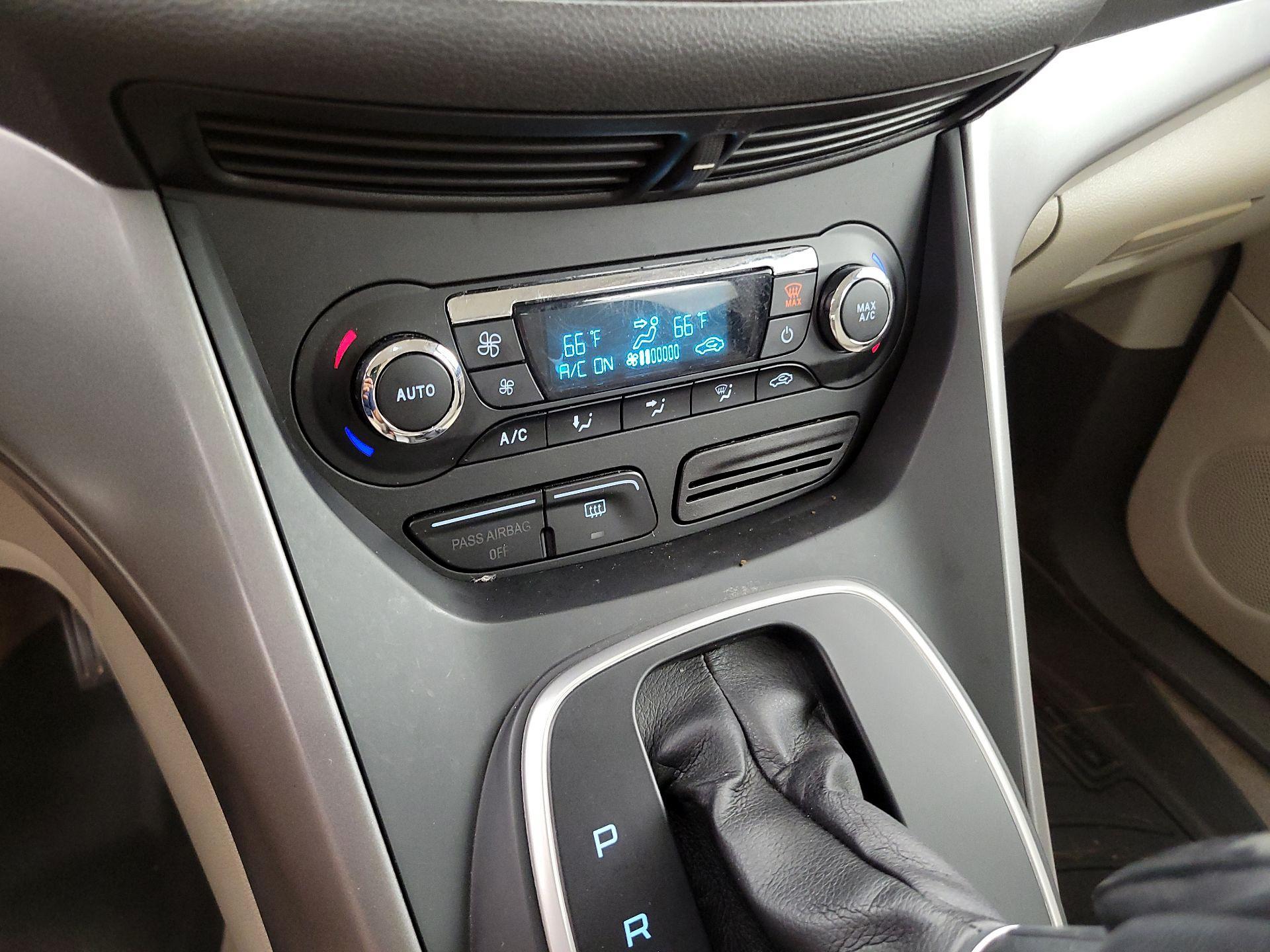 Thumbnail: 2015 Ford C-Max - 15