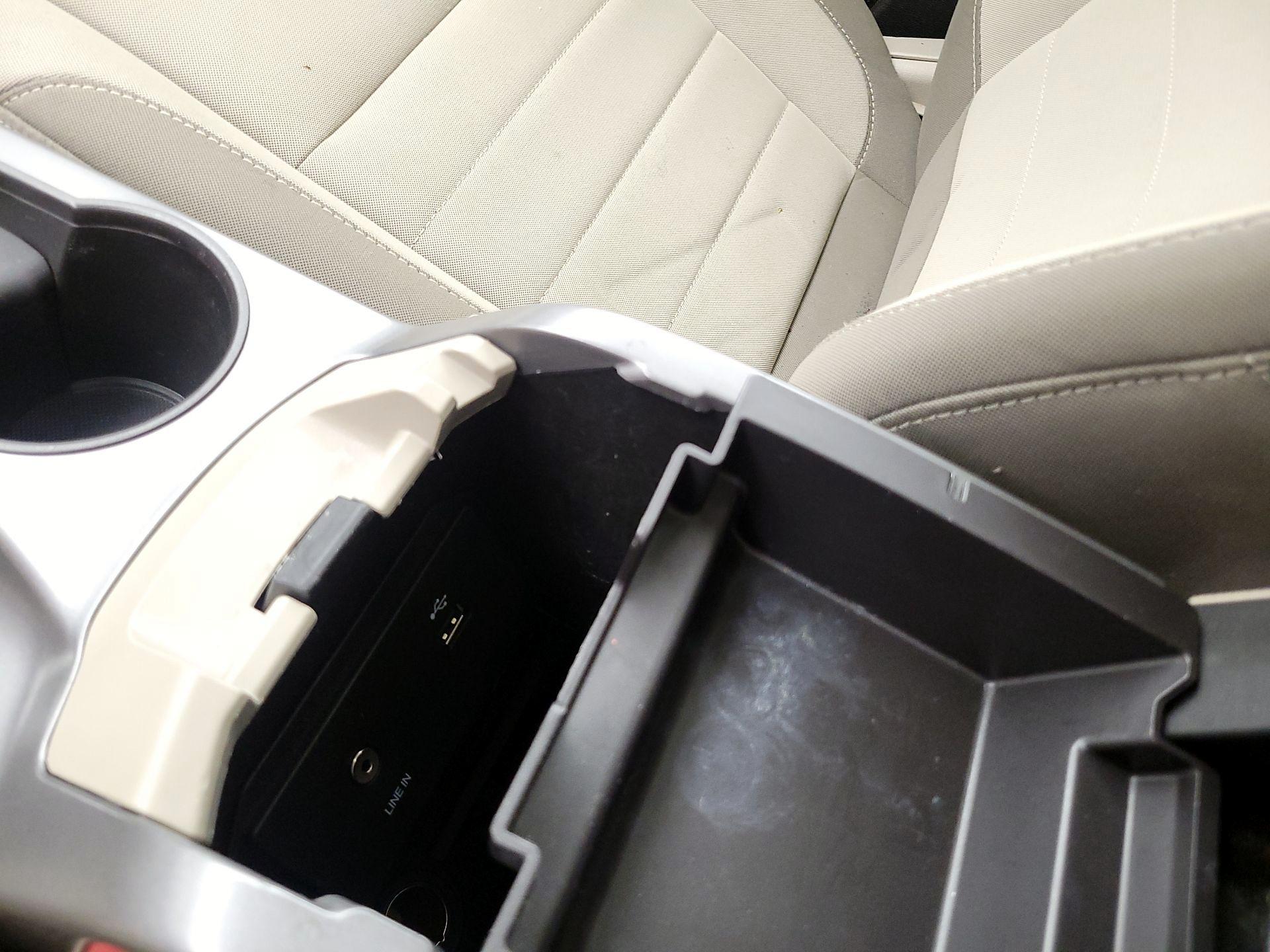 Thumbnail: 2015 Ford C-Max - 17