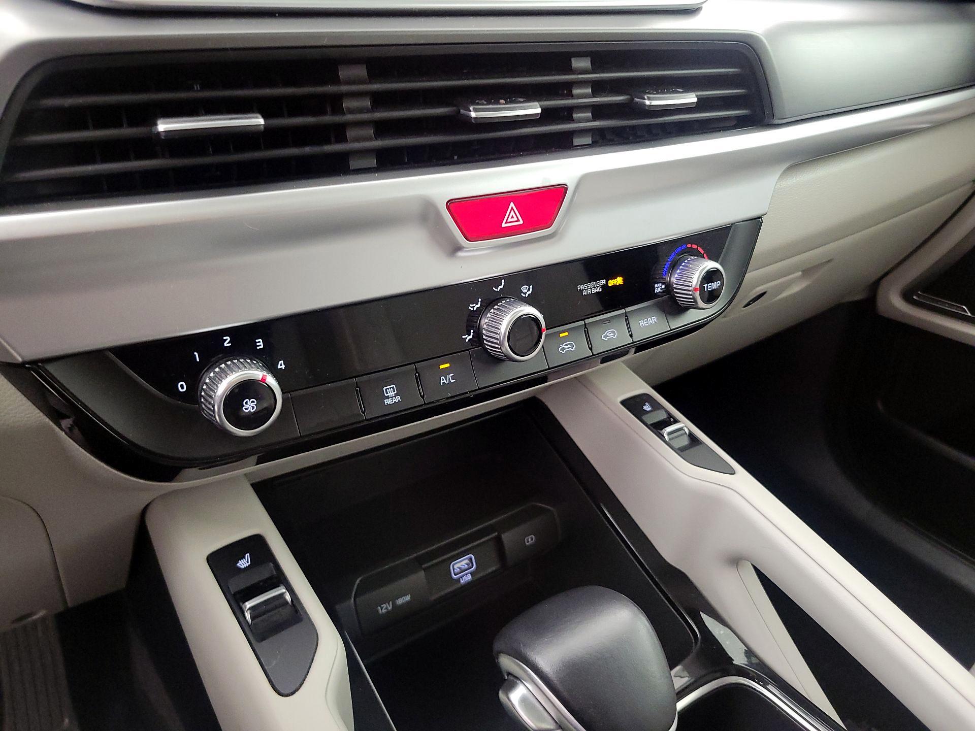 Thumbnail: 2020 Kia Telluride - 16
