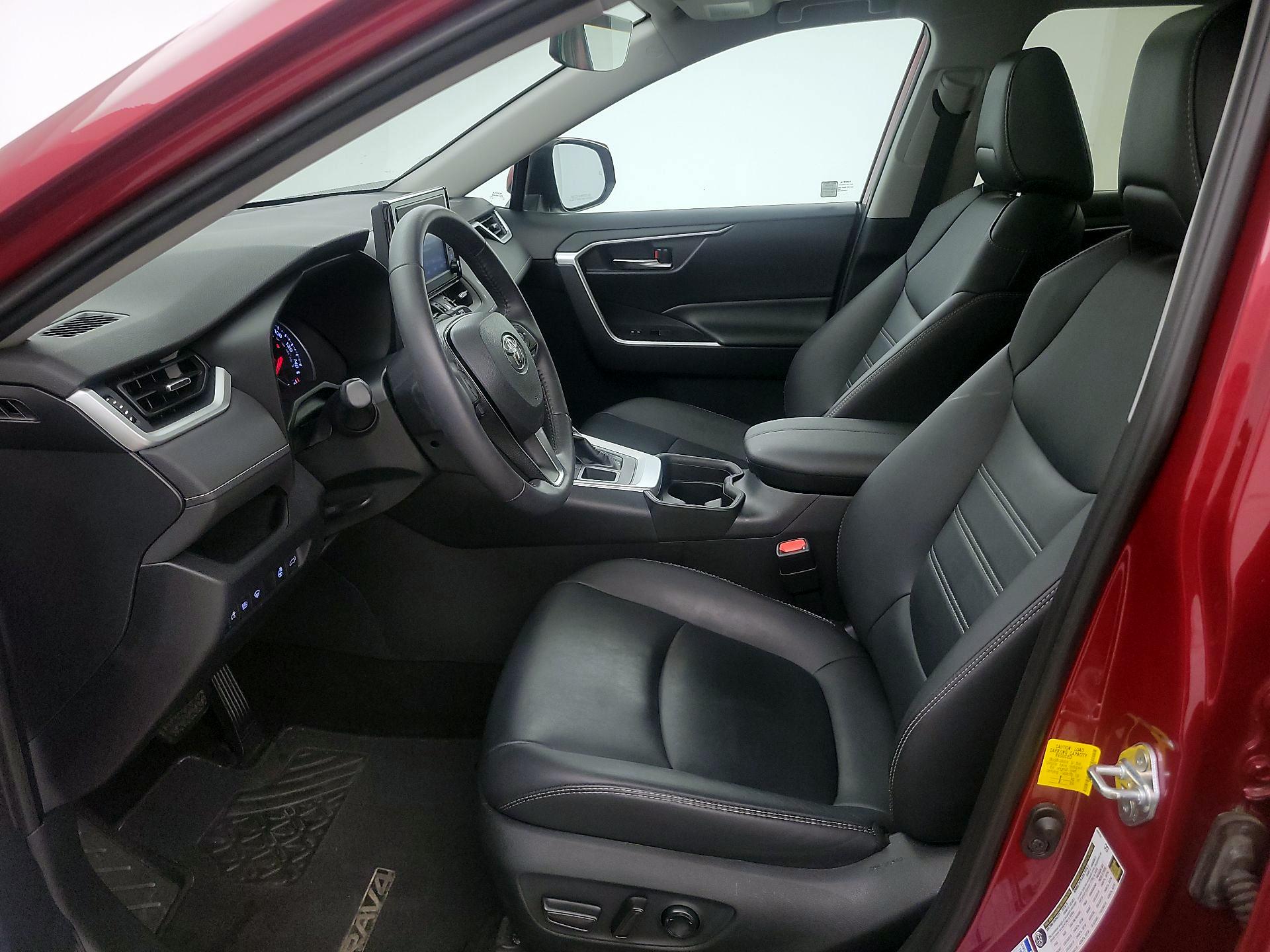 Thumbnail: 2019 Toyota RAV4 - 11