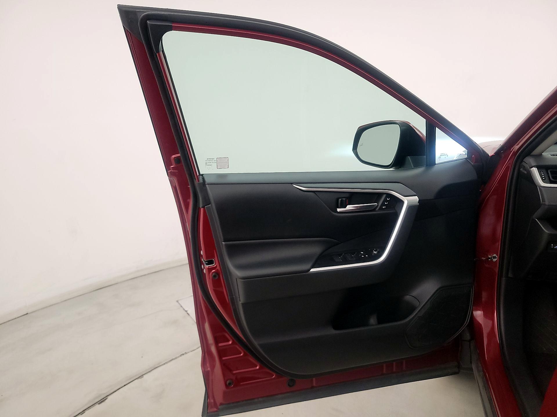 Thumbnail: 2019 Toyota RAV4 - 12