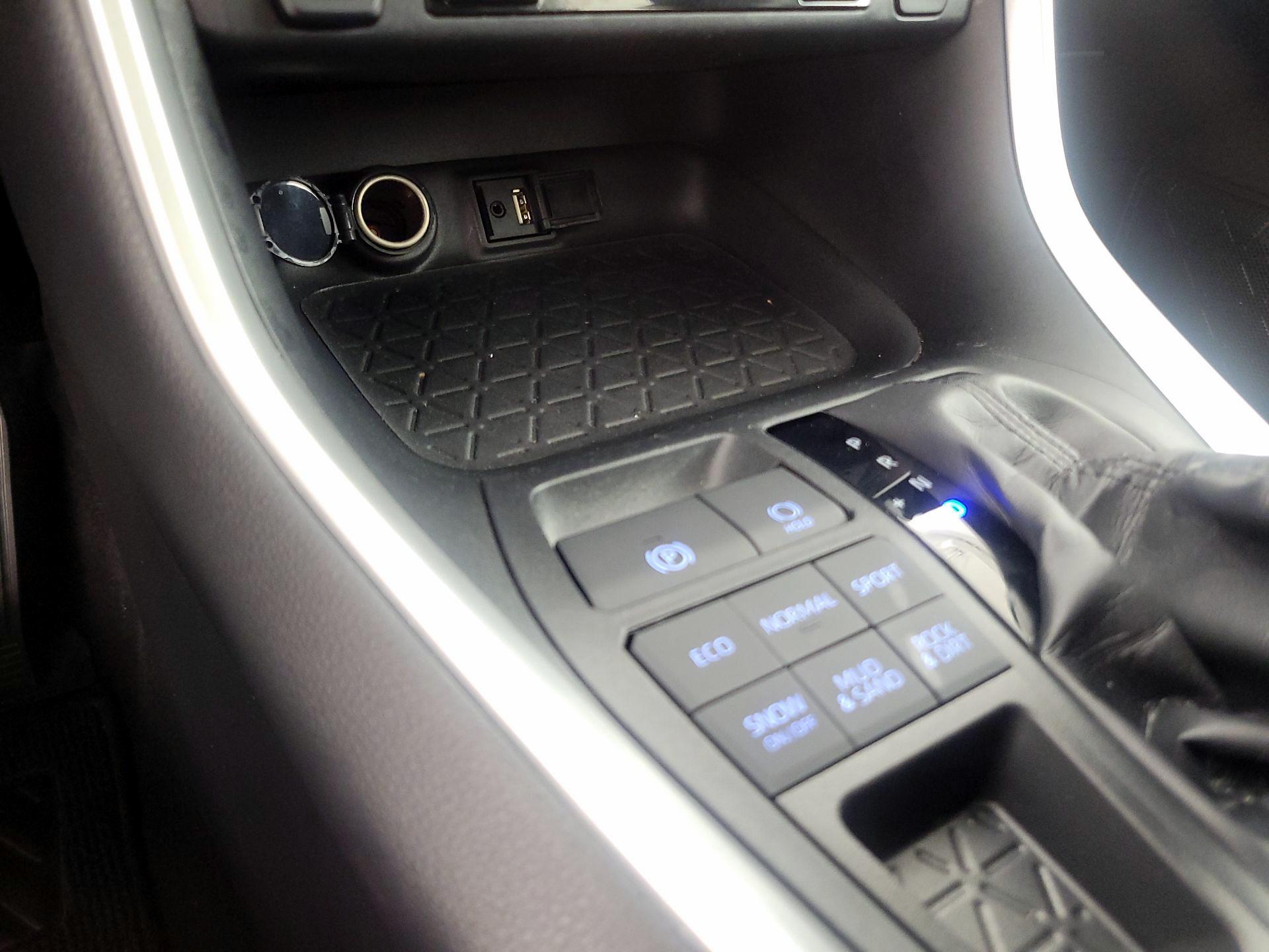 Thumbnail: 2019 Toyota RAV4 - 18