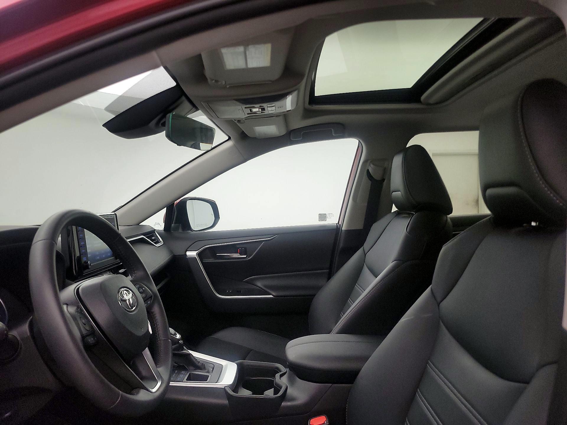 Thumbnail: 2019 Toyota RAV4 - 19