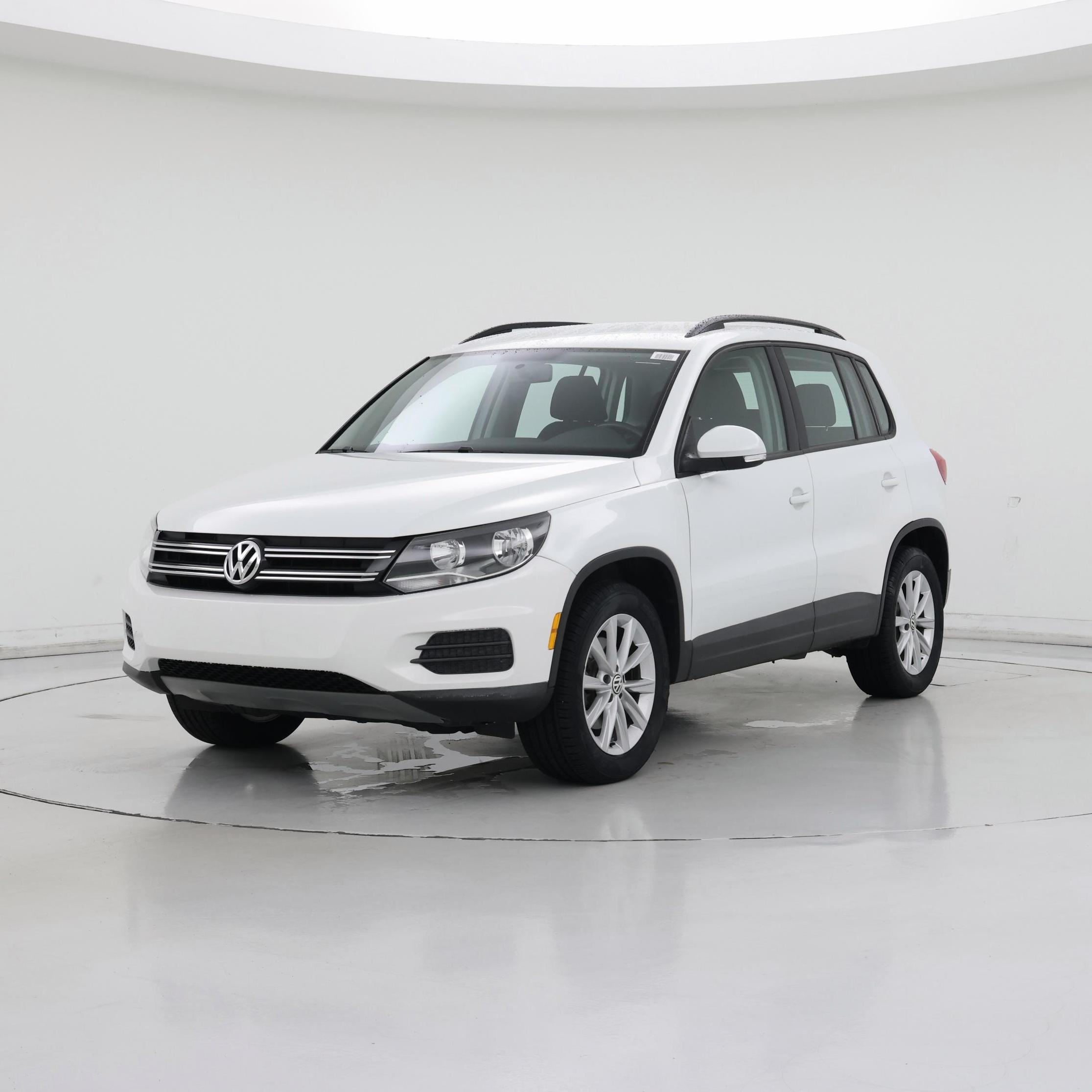 Thumbnail: 2017 Volkswagen Tiguan - 4