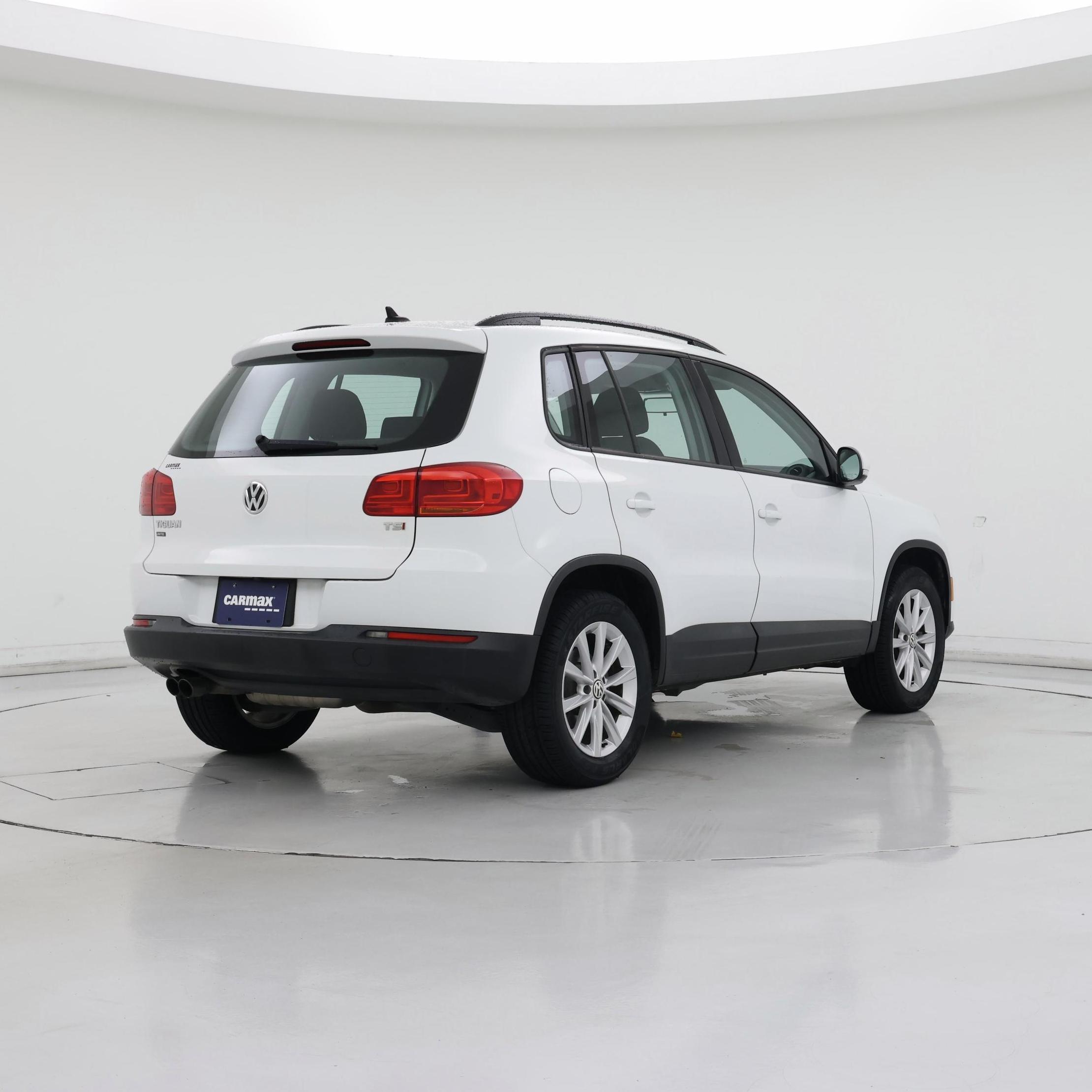 Thumbnail: 2017 Volkswagen Tiguan - 8