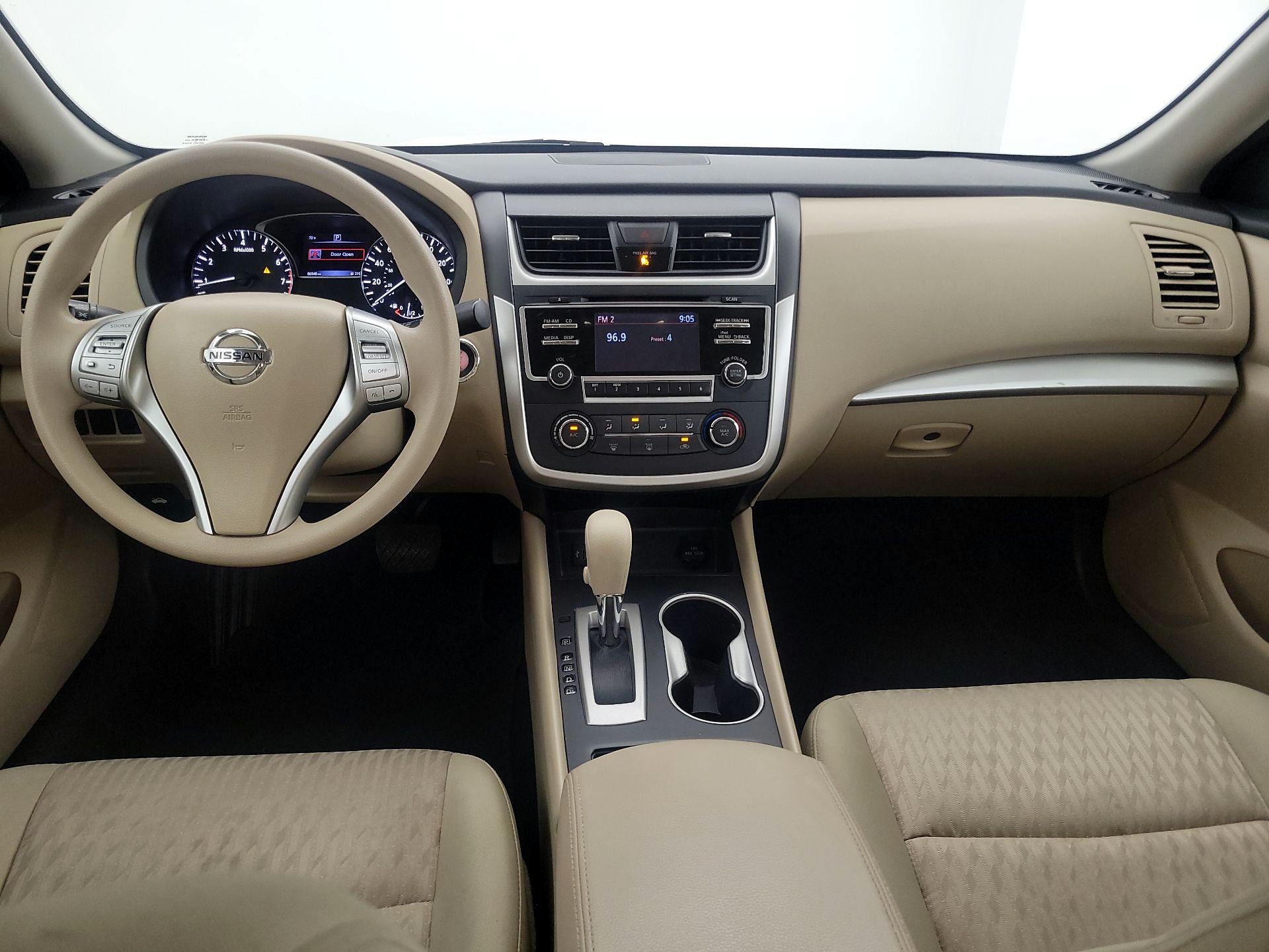 Thumbnail: 2017 Nissan Altima - 9