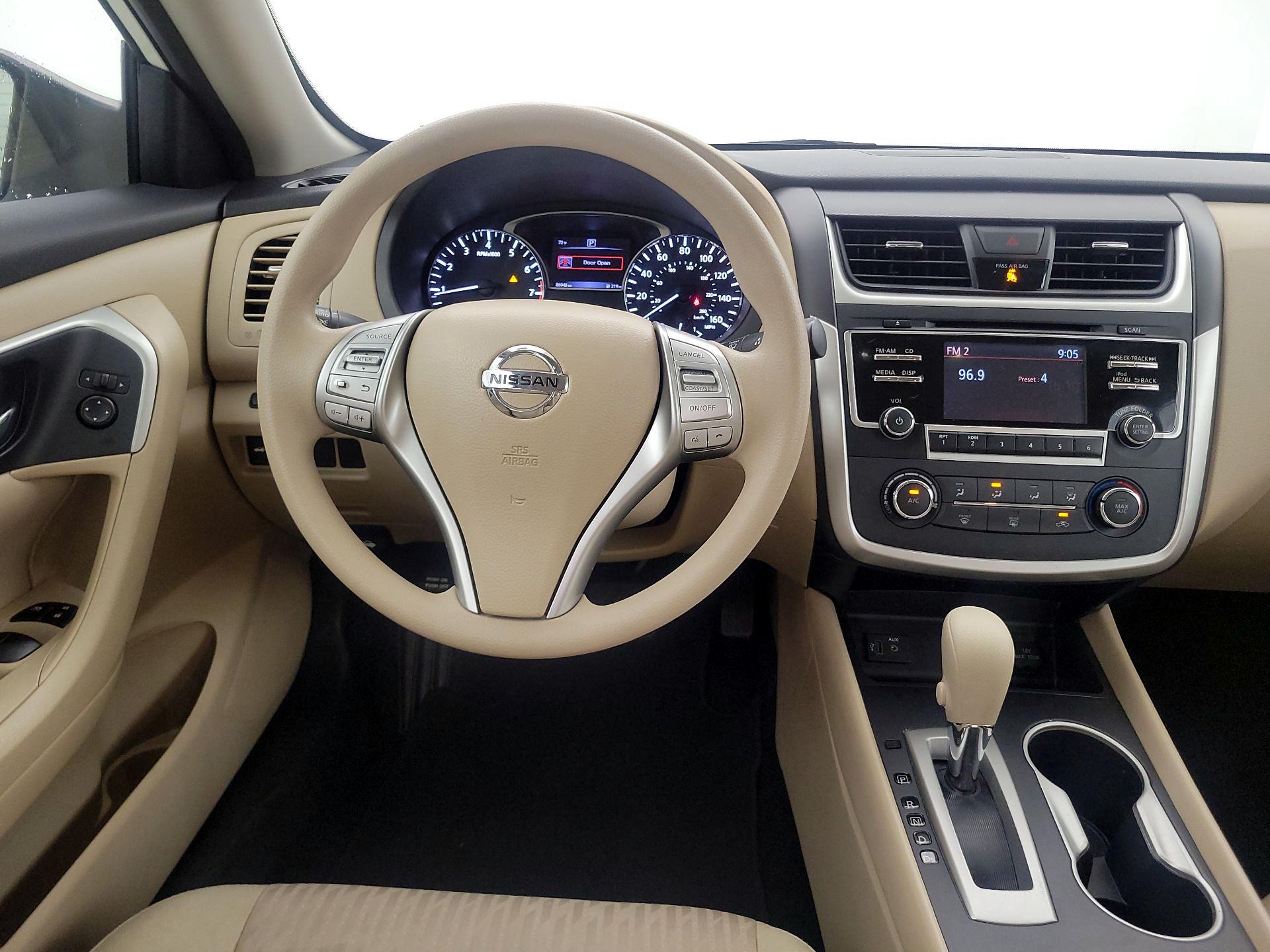 Thumbnail: 2017 Nissan Altima - 10